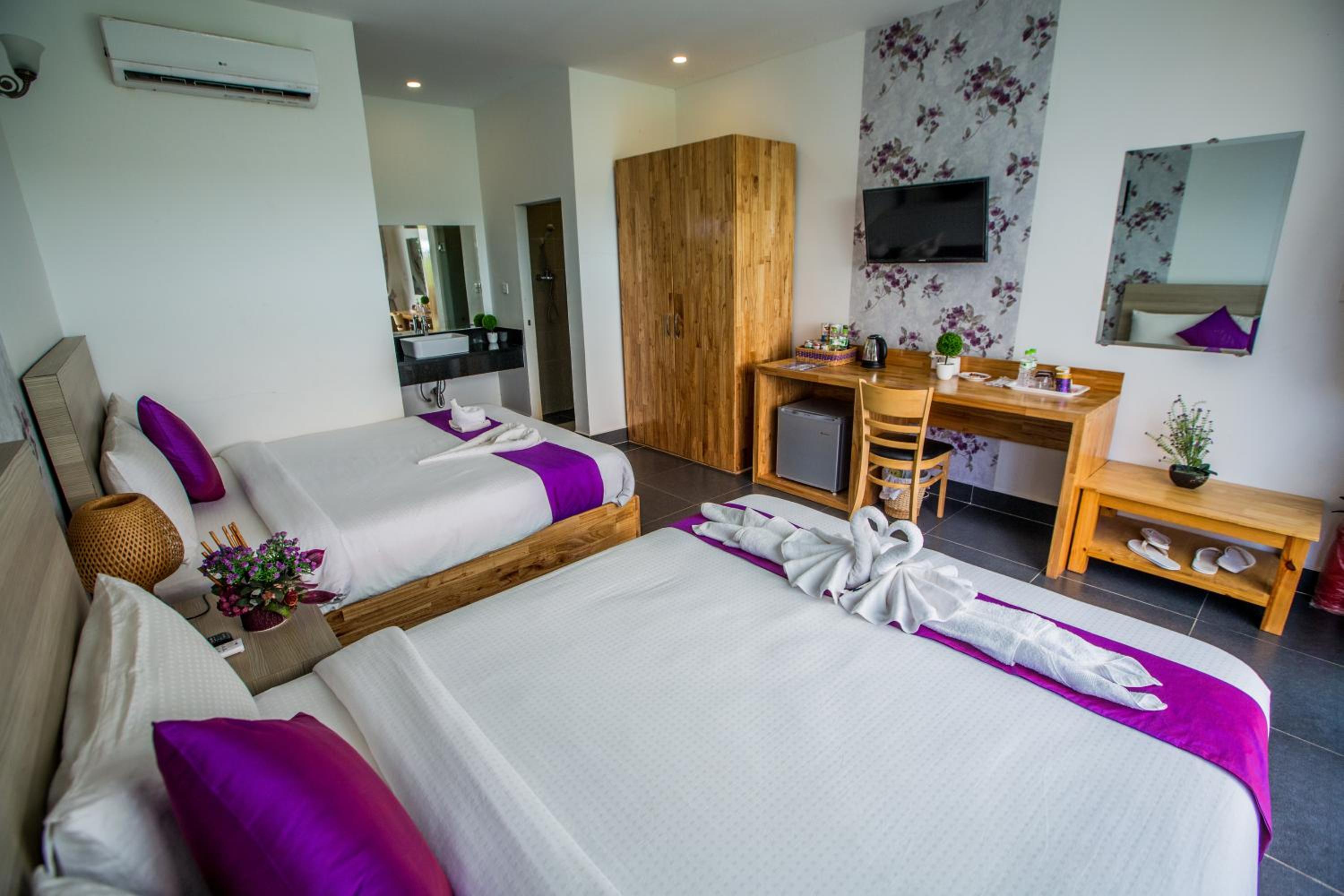 Bungalow Twin Bed with Garden View photo 3