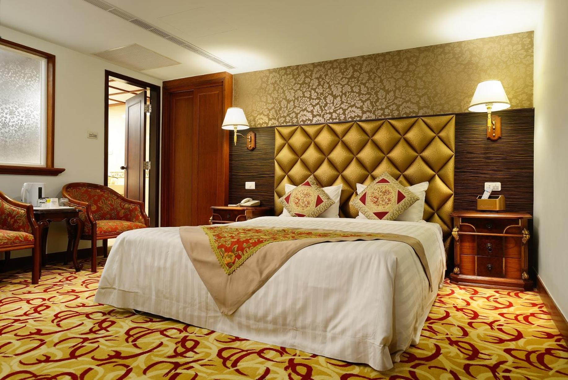 Elegant Double Room (with Whirl Bathtub)