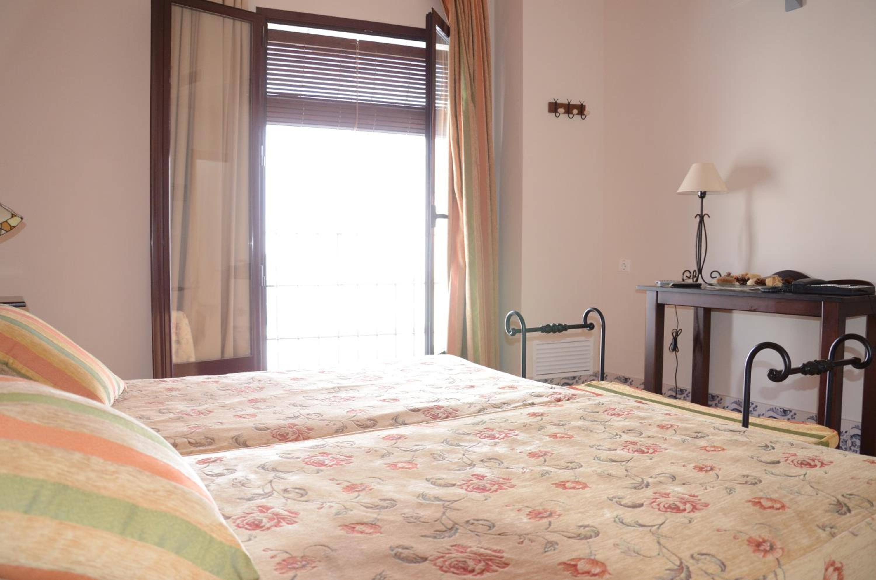Twin Room - Photo 4