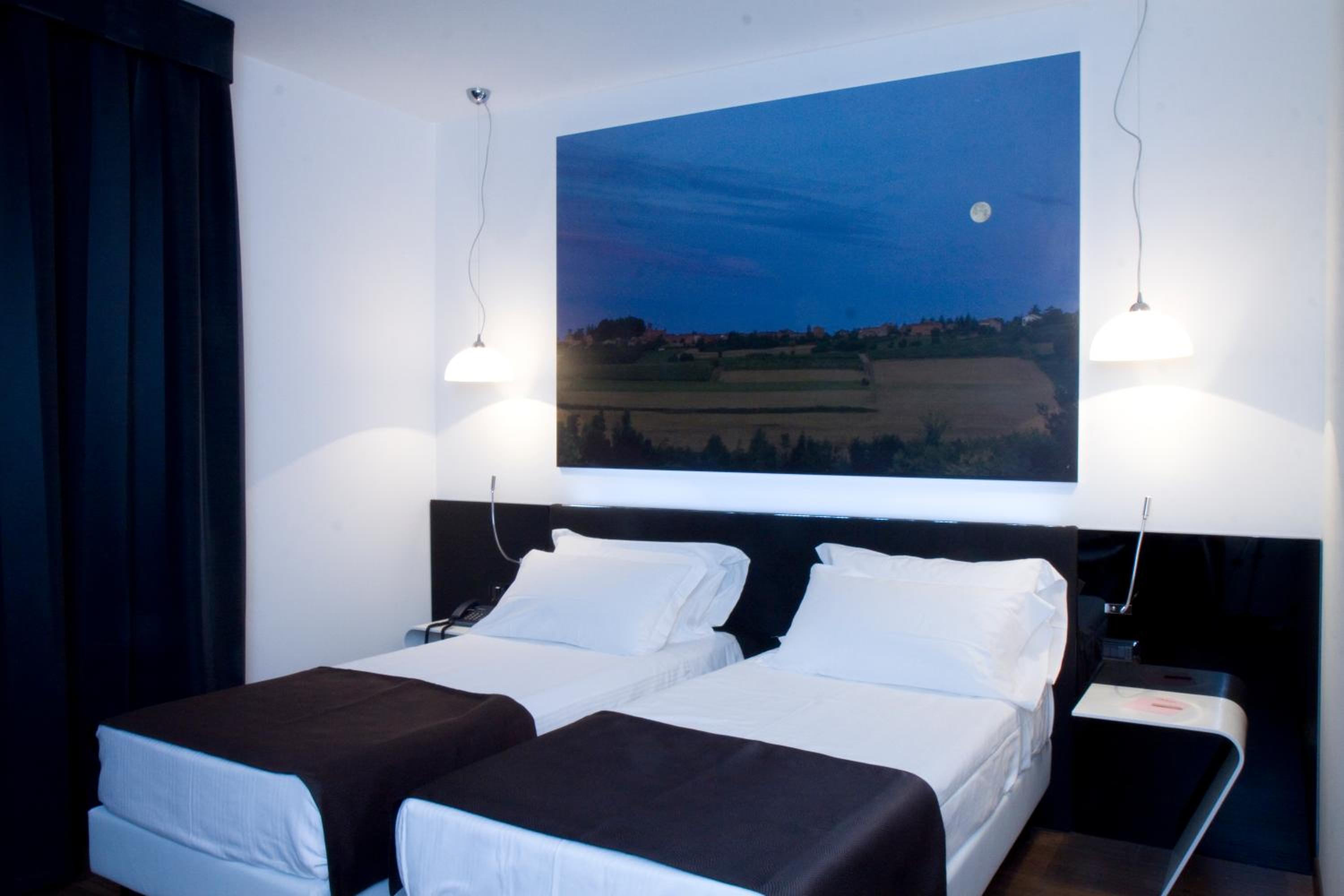 Twin Room - Photo 1