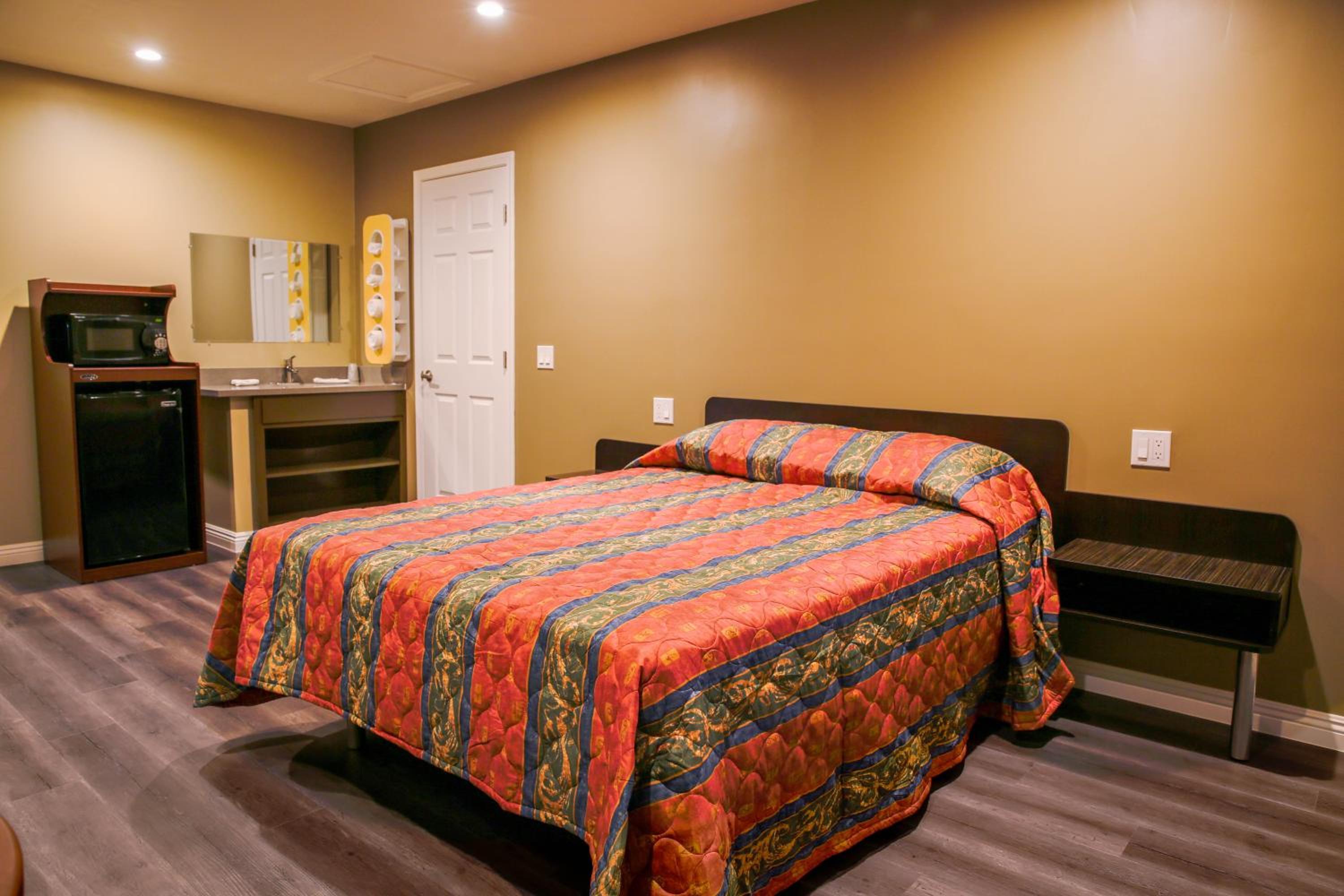 Standard Queen Room photo 1