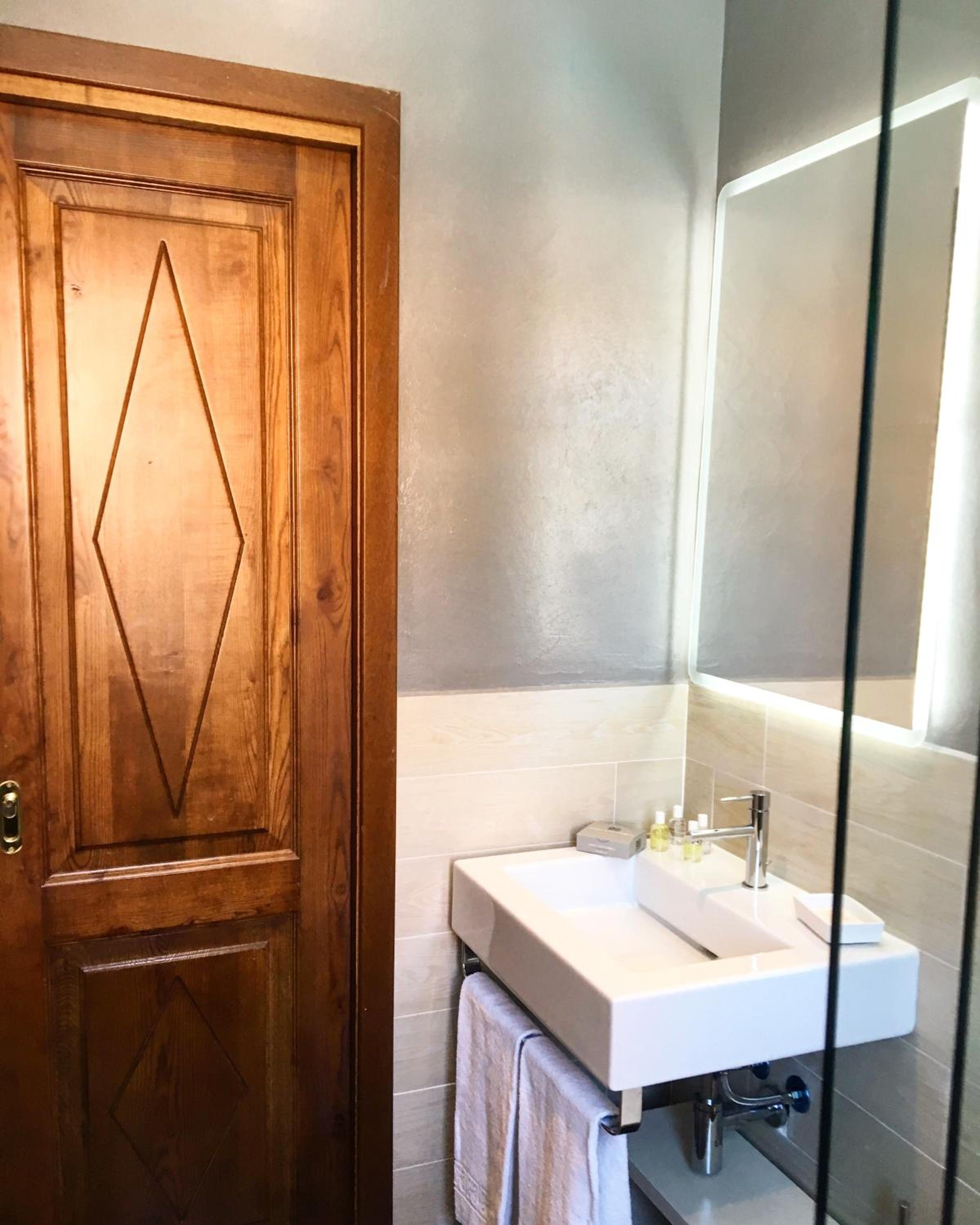 Standard Triple Room - Photo 6