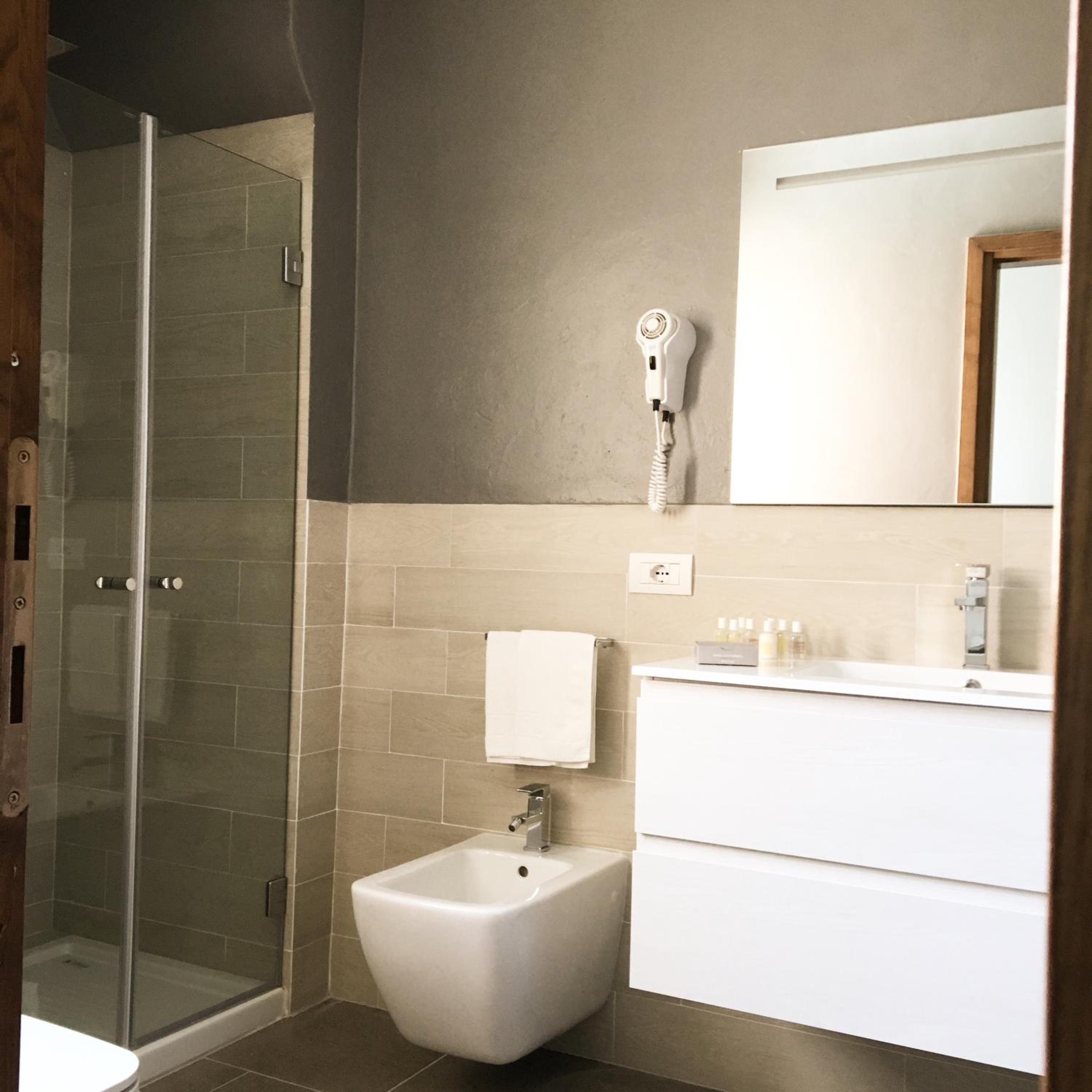 Standard Triple Room - Photo 11