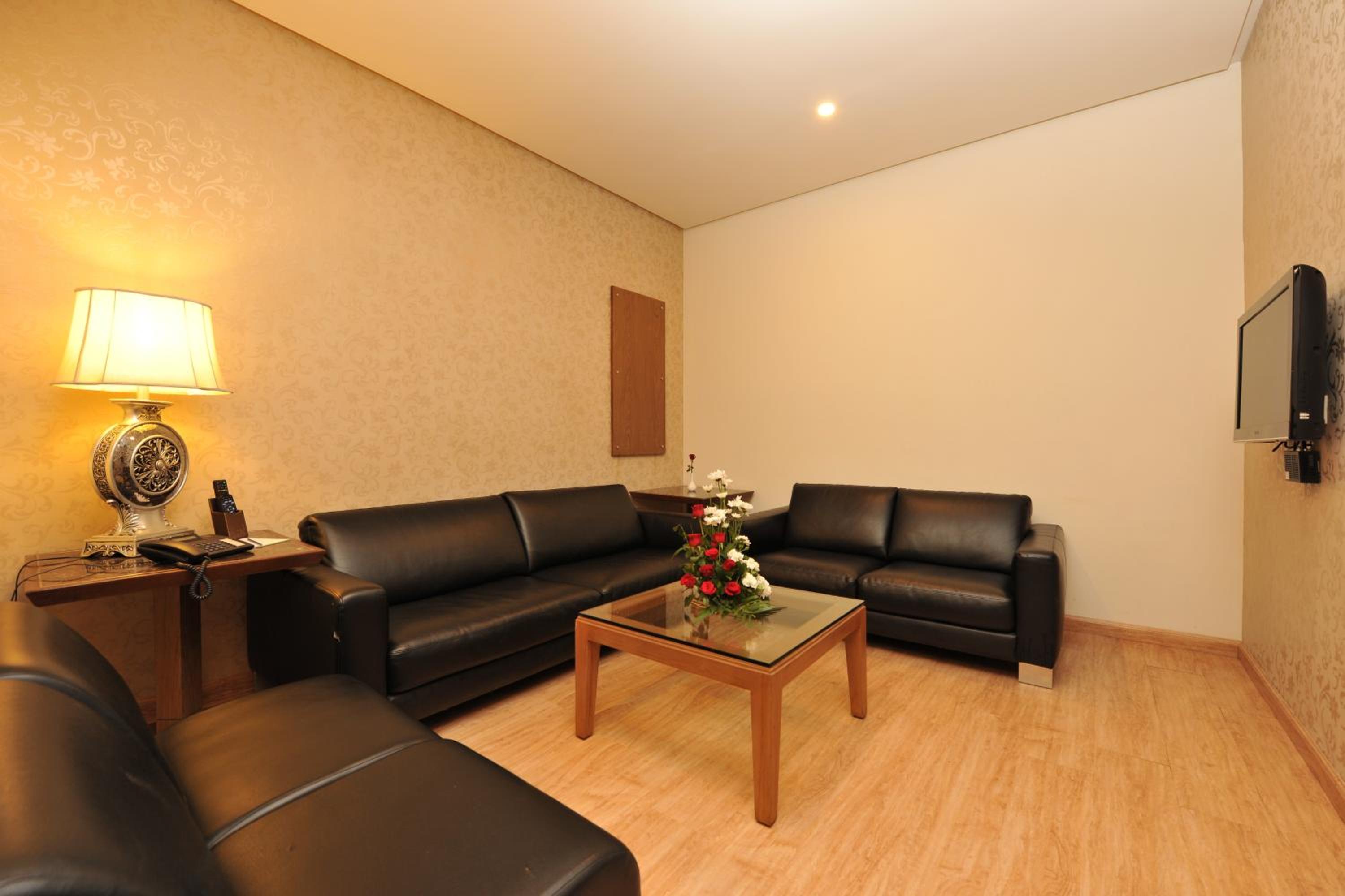 Deluxe Suite photo 2