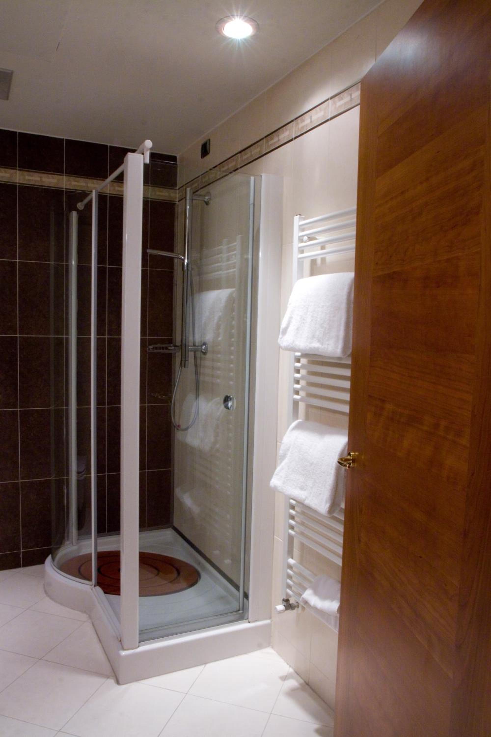 Twin Room - Photo 3
