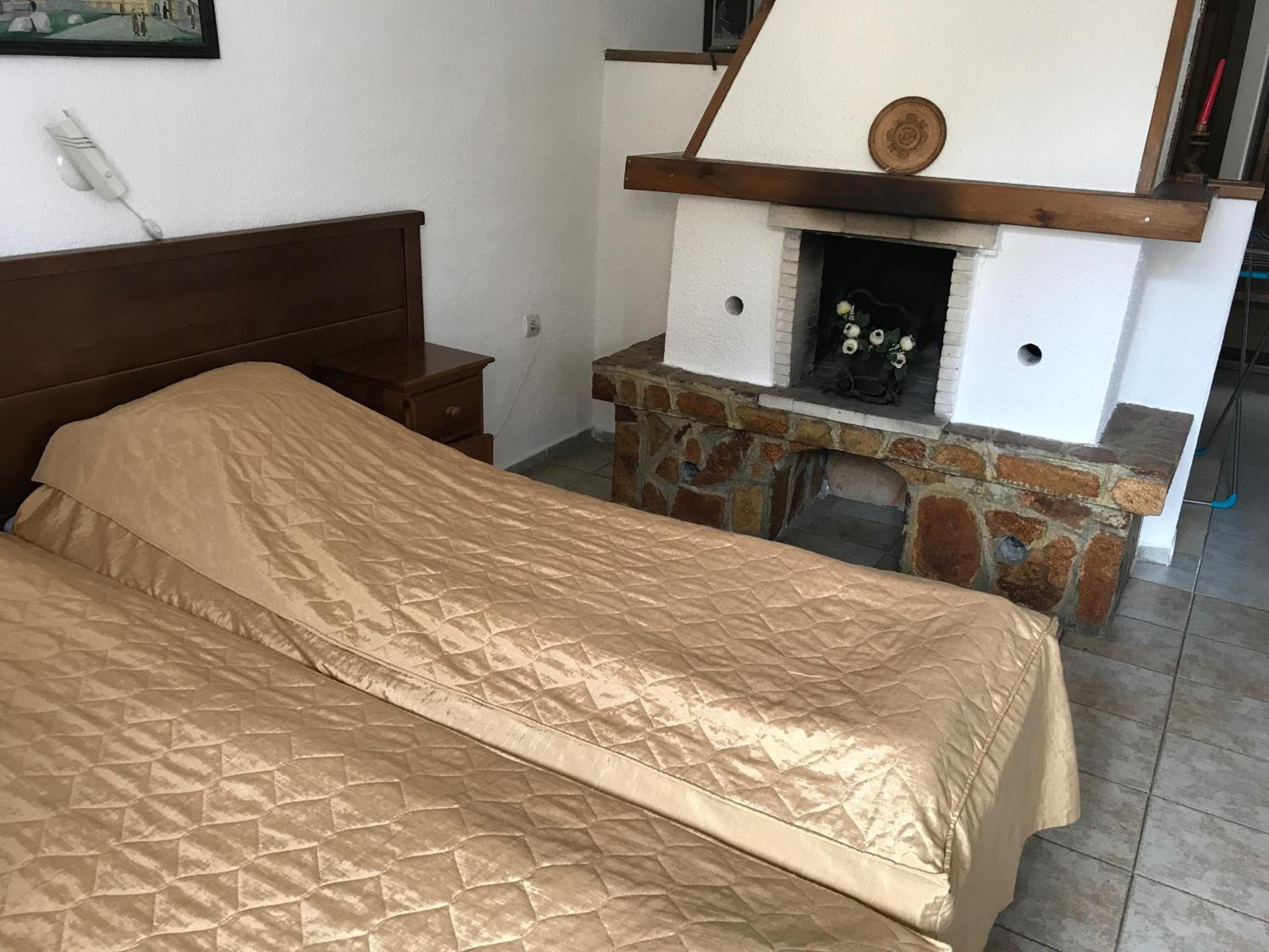 Double or Twin Room - Photo 5