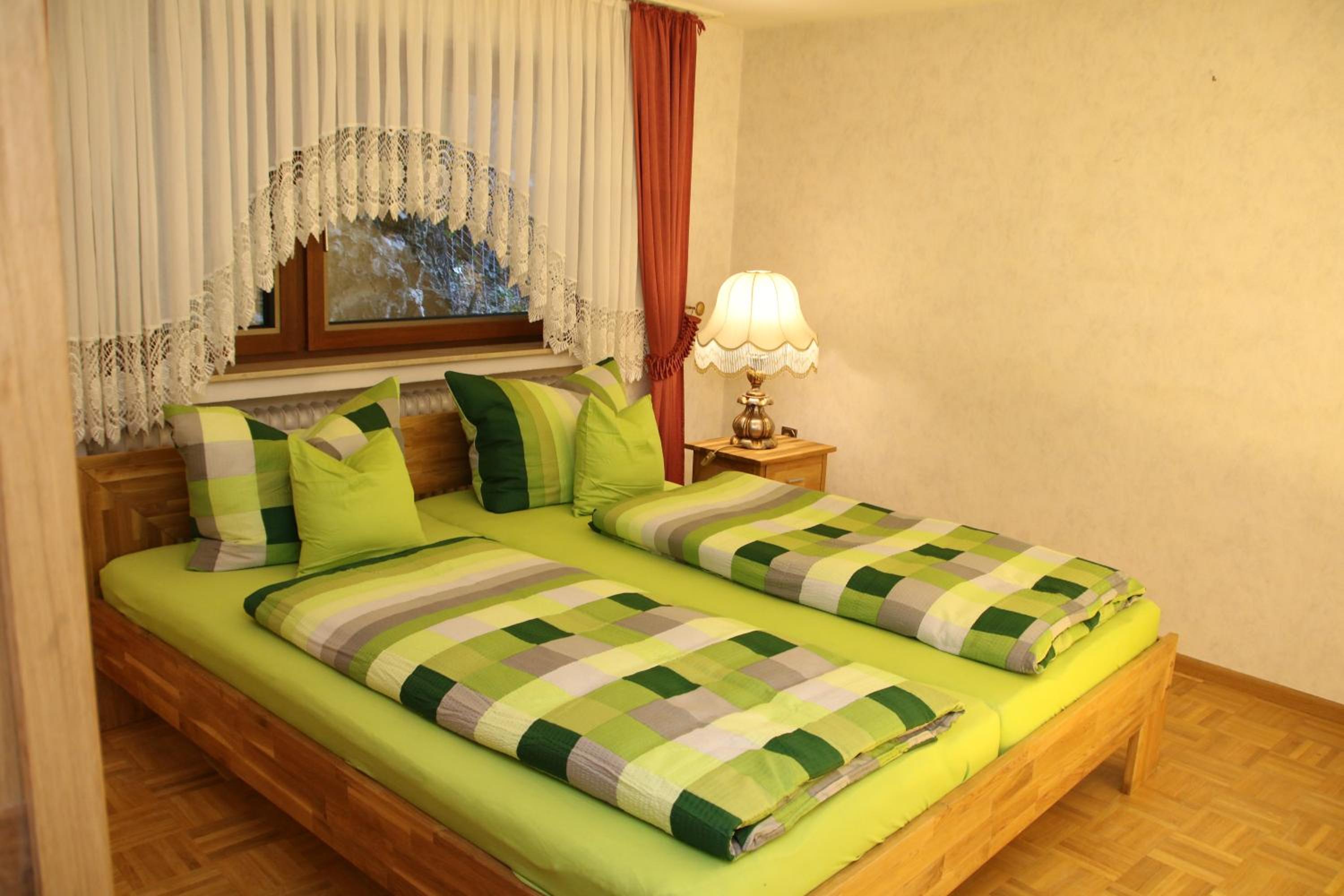 Five-Bedroom House photo 1