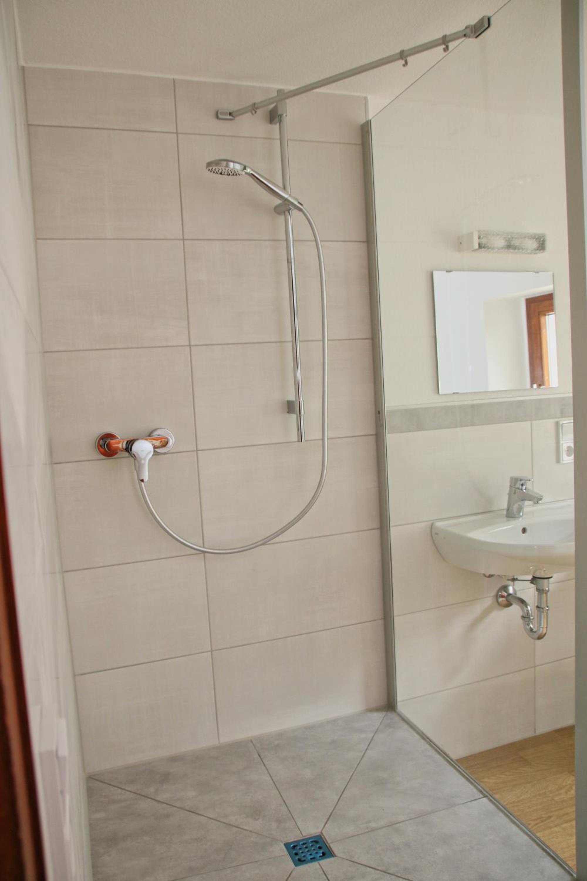 Five-Bedroom House photo 3