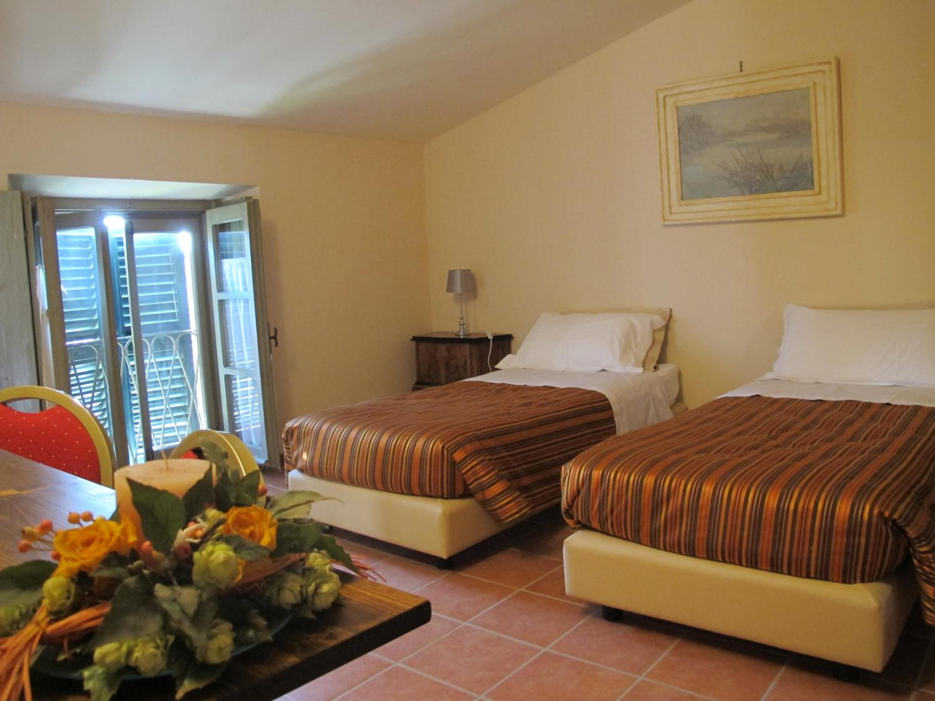 Triple Room - Photo 13