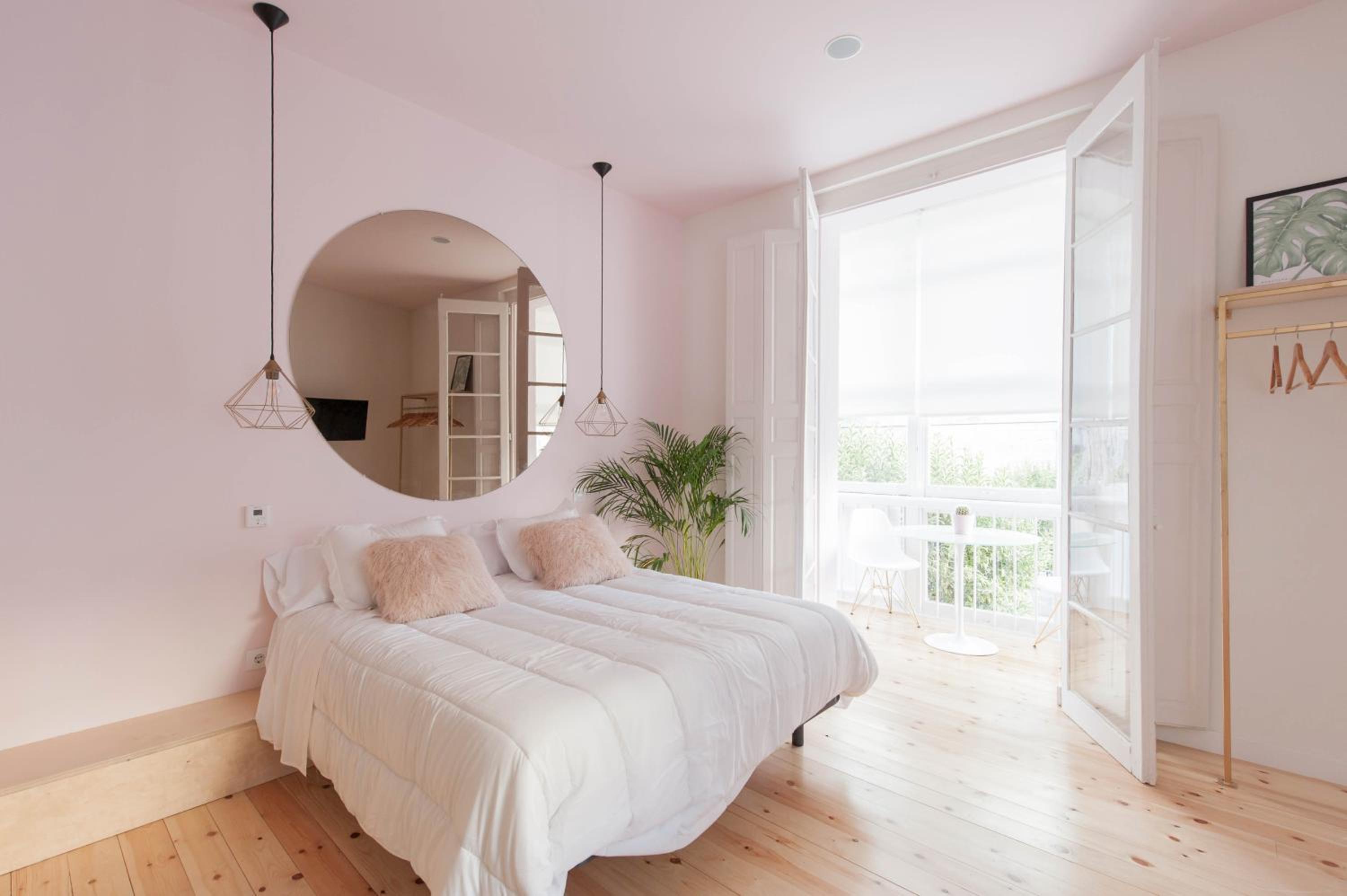 Deluxe Double Room with Balcony - Photo 12
