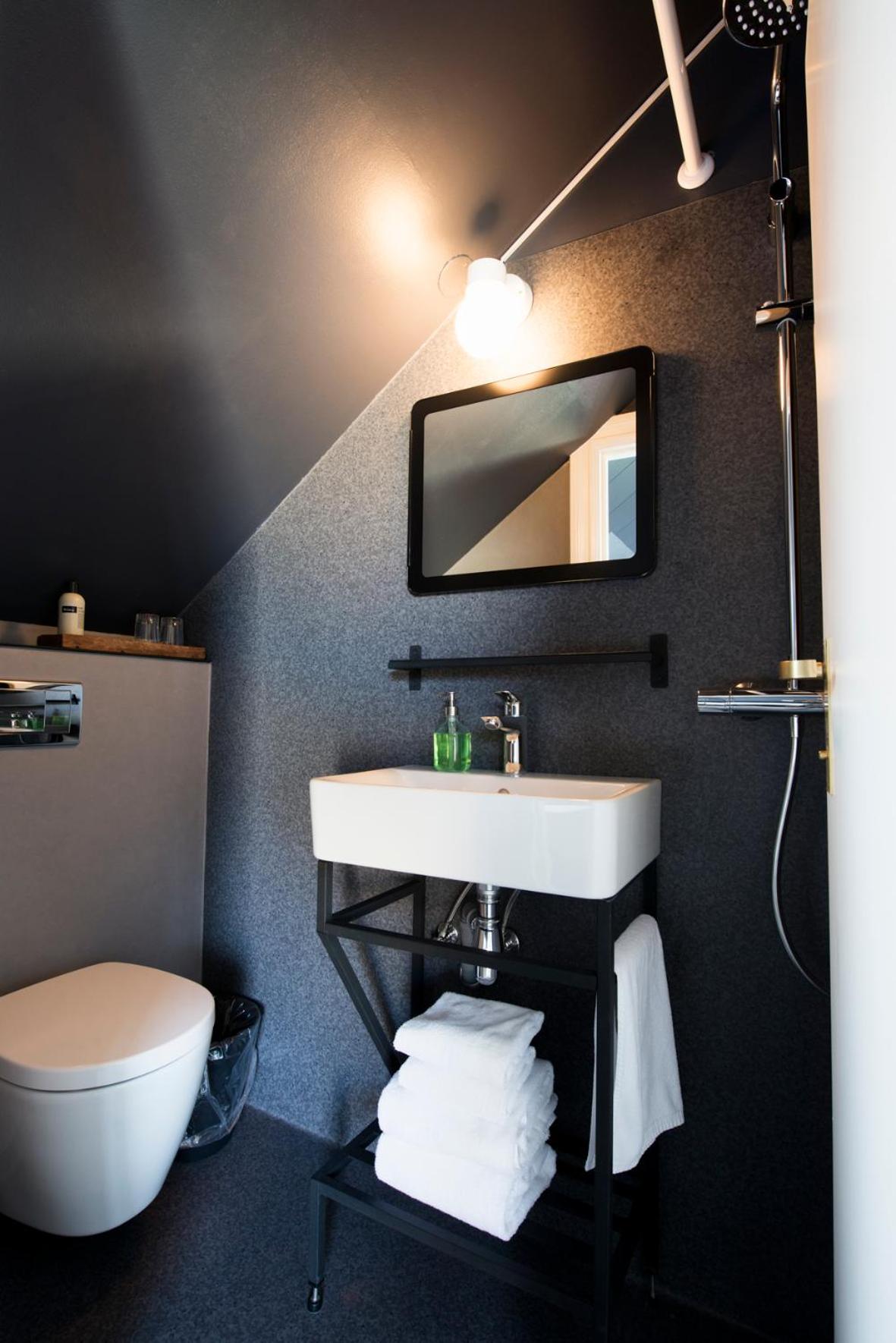 Double Room - Photo 11
