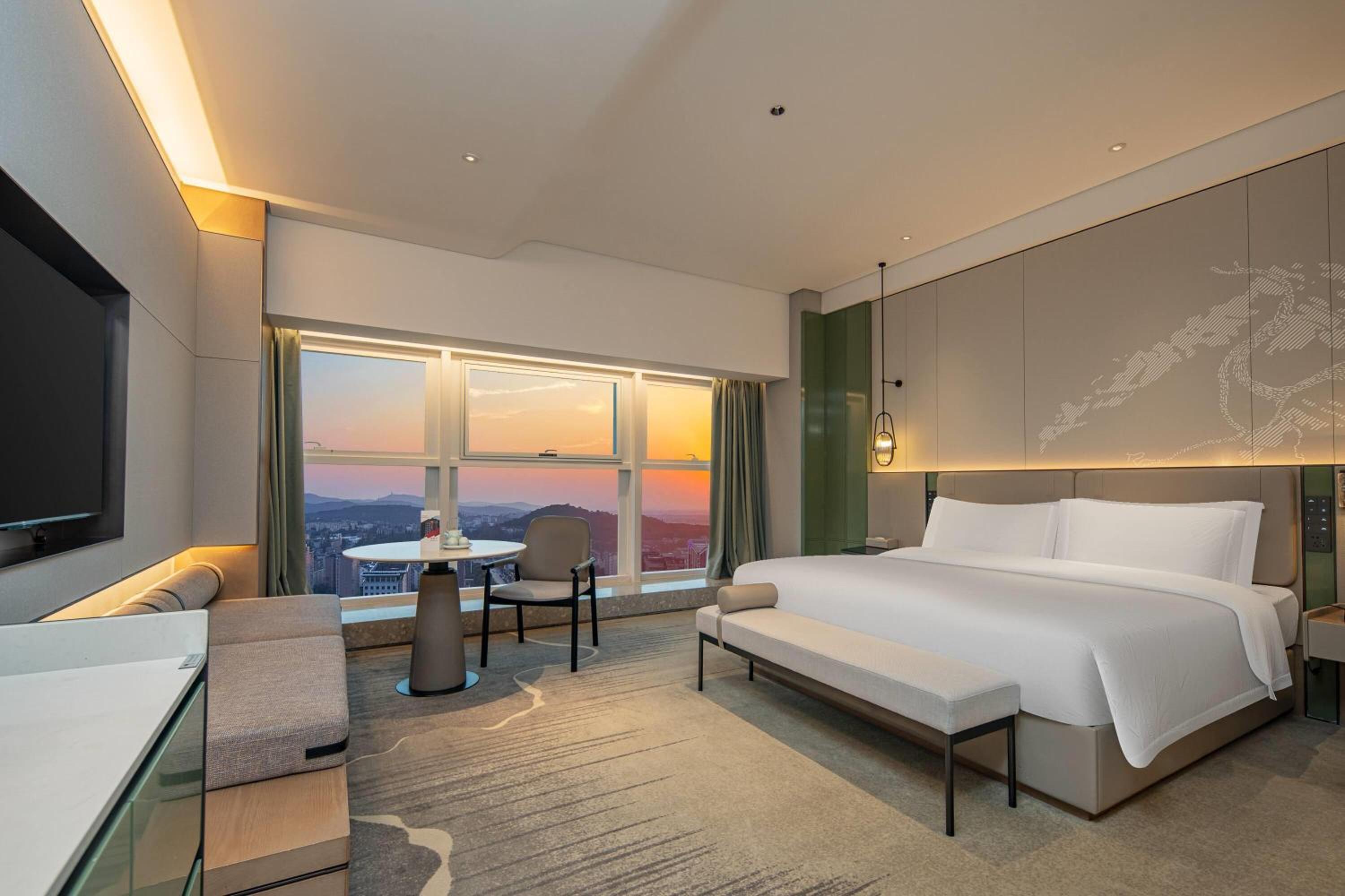 Deluxe King Room with River View - Non-Smoking