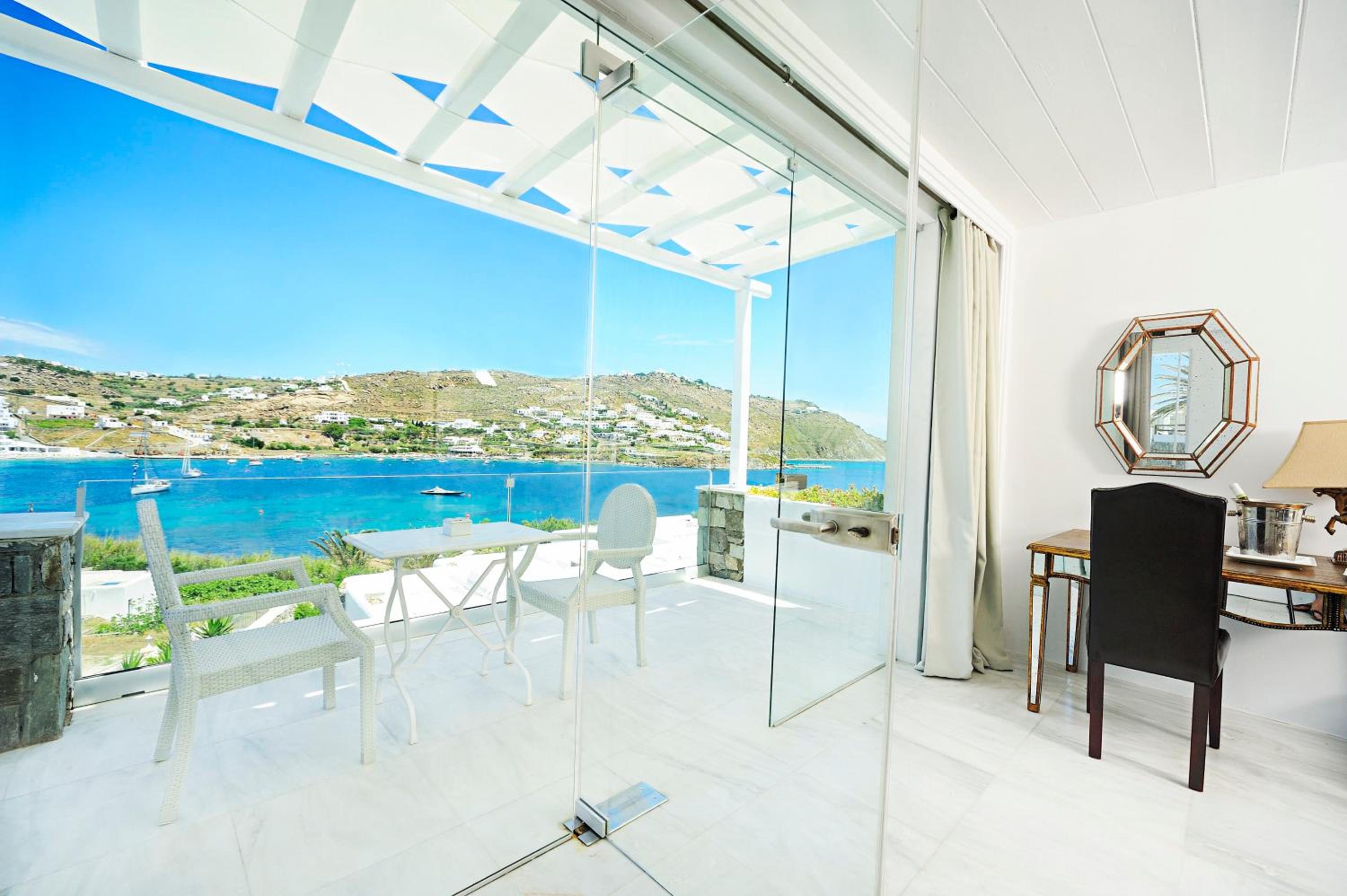 Deluxe Suite with Sea View - Photo 20