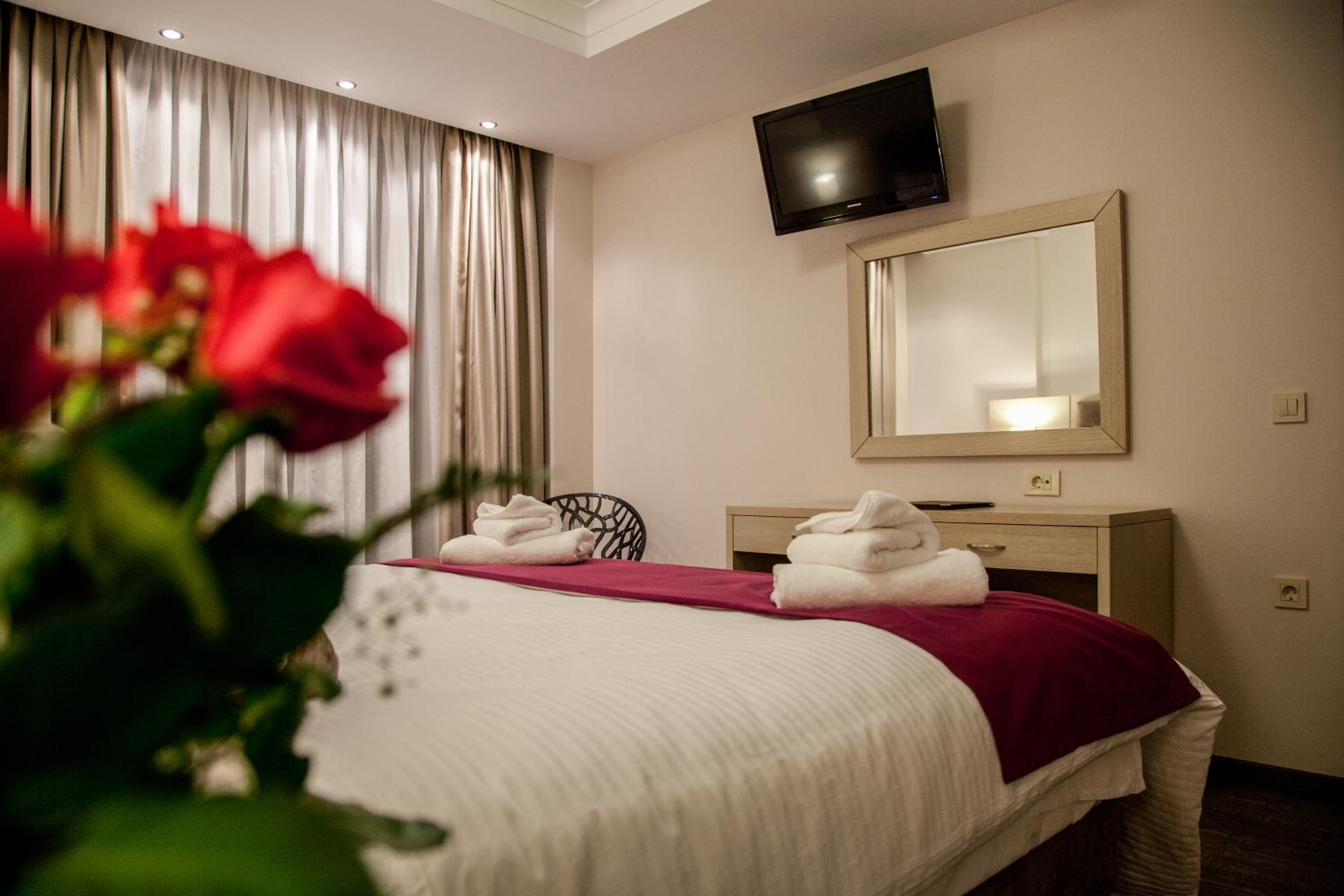 Suite with Lake View - Photo 7