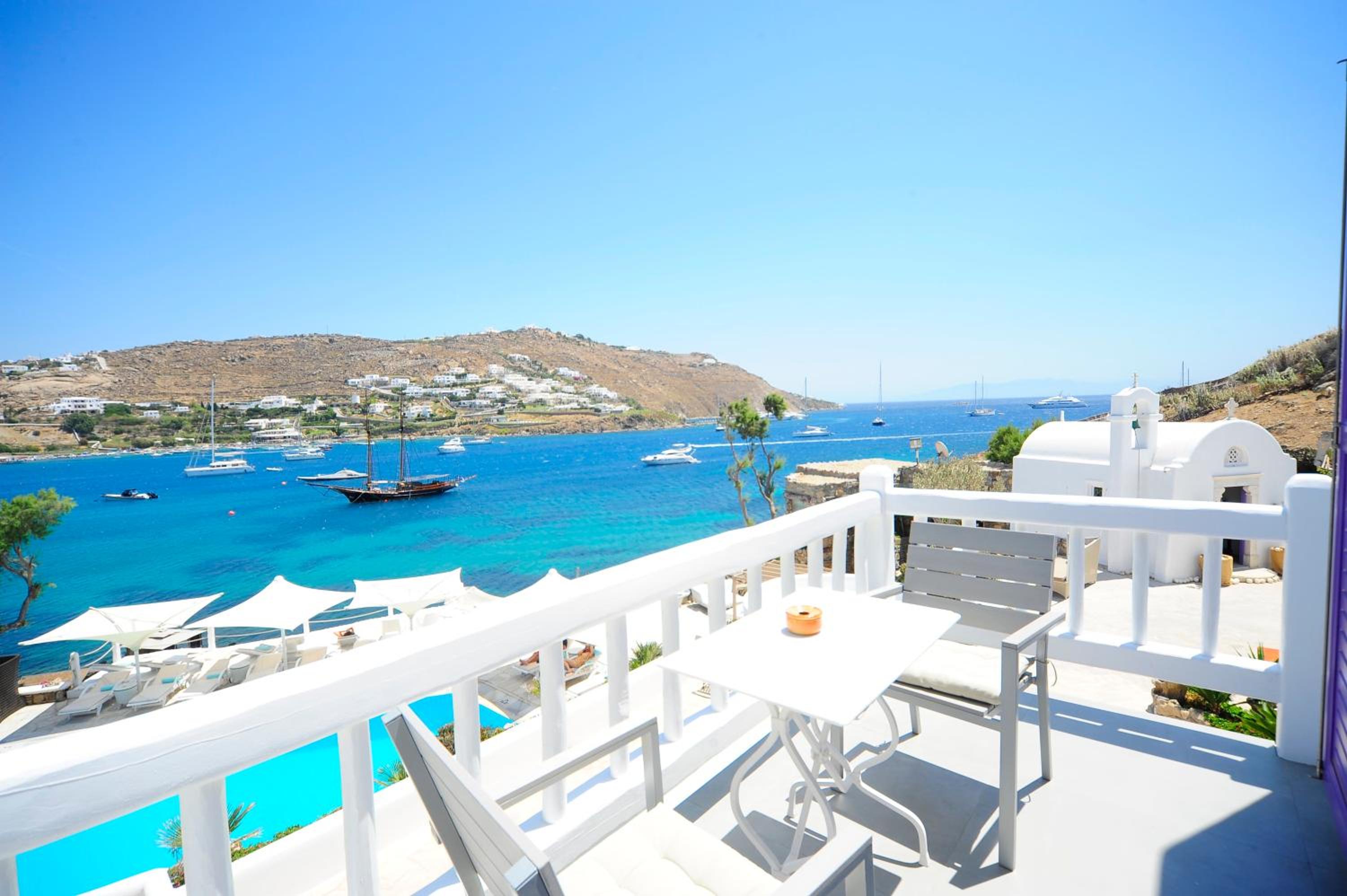 Deluxe Suite with Sea View - Photo 5