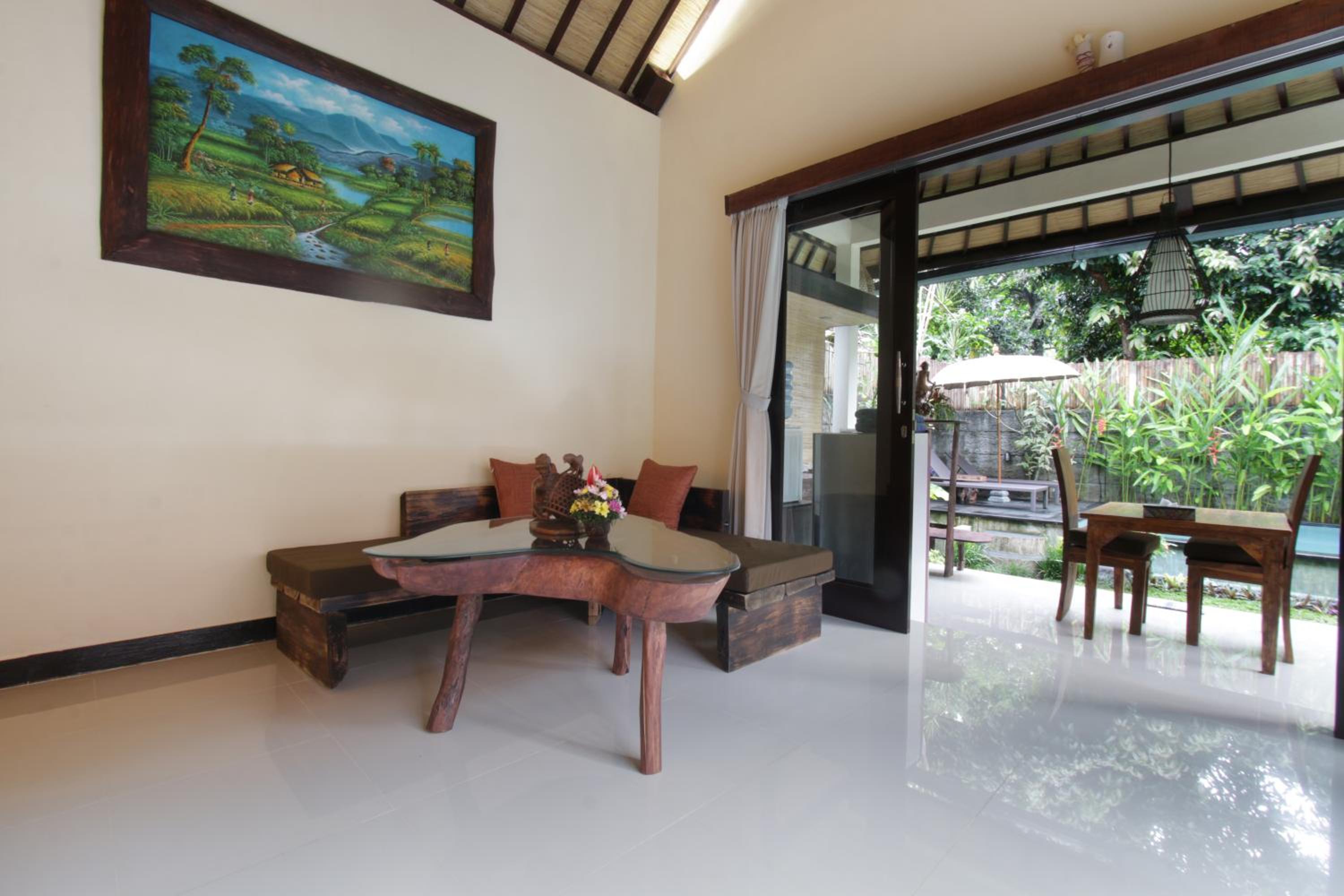 Villa with Private Pool - Photo 2