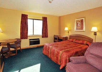 Queen Room - Non-Smoking - Photo 4