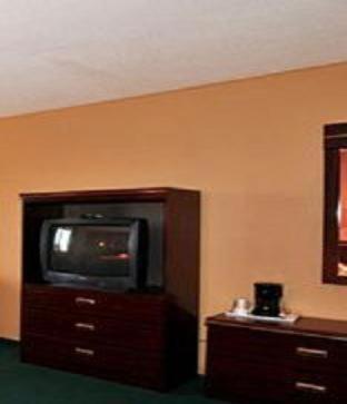 Queen Room - Non-Smoking - Photo 5