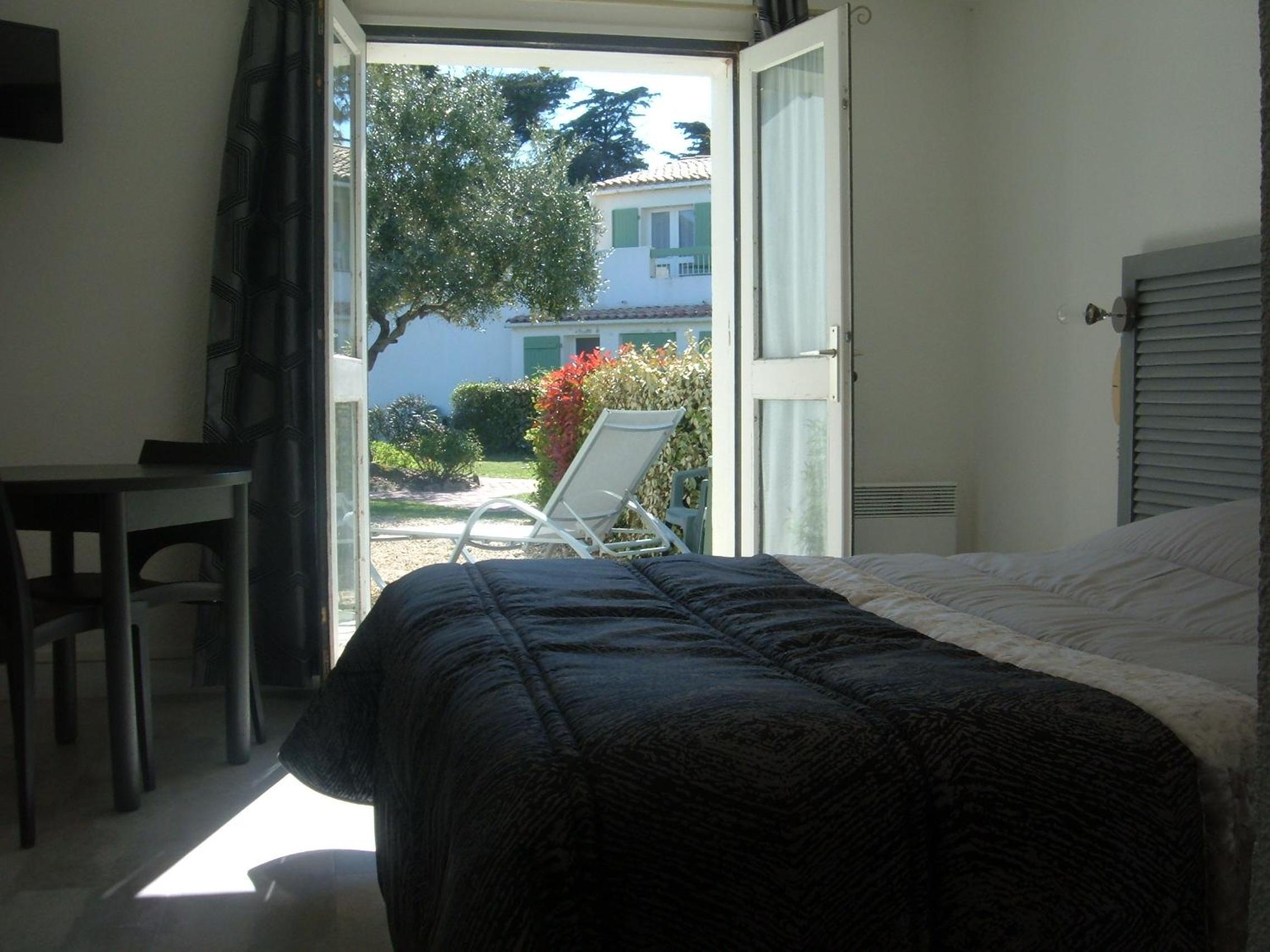 Double Room with Terrace and Spa Bath photo 2