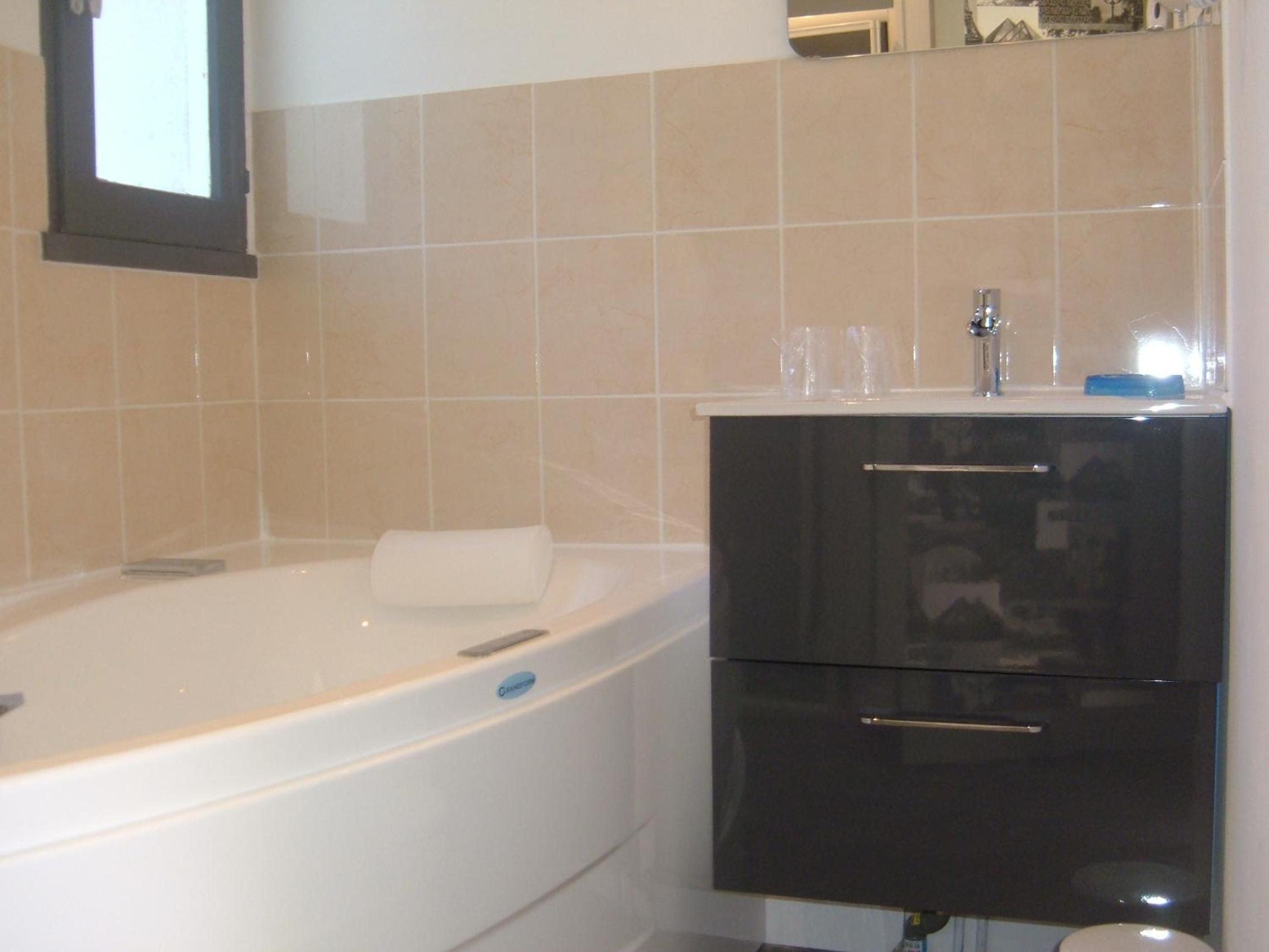 Double Room with Terrace and Spa Bath photo 3