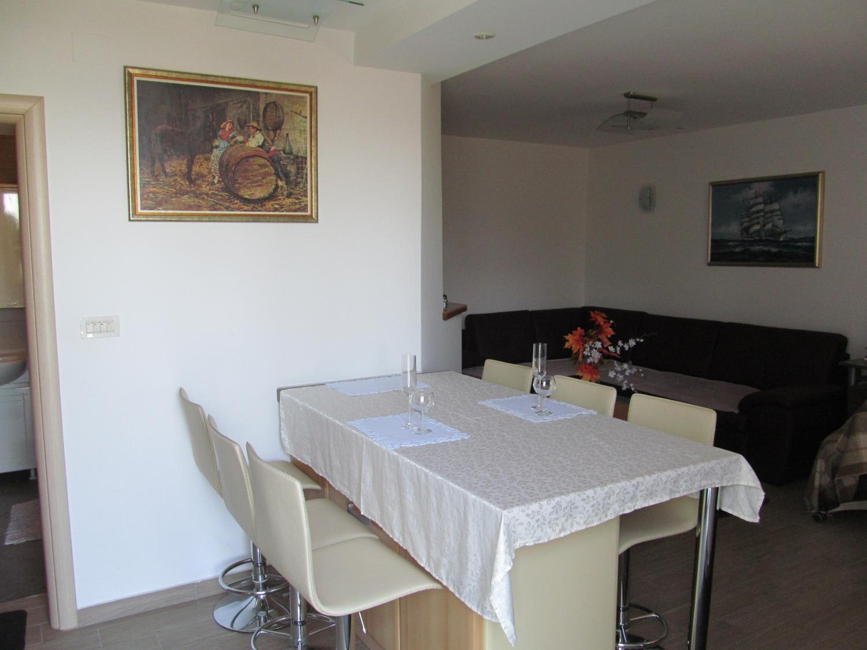 Apartment - Ground Floor - Photo 3