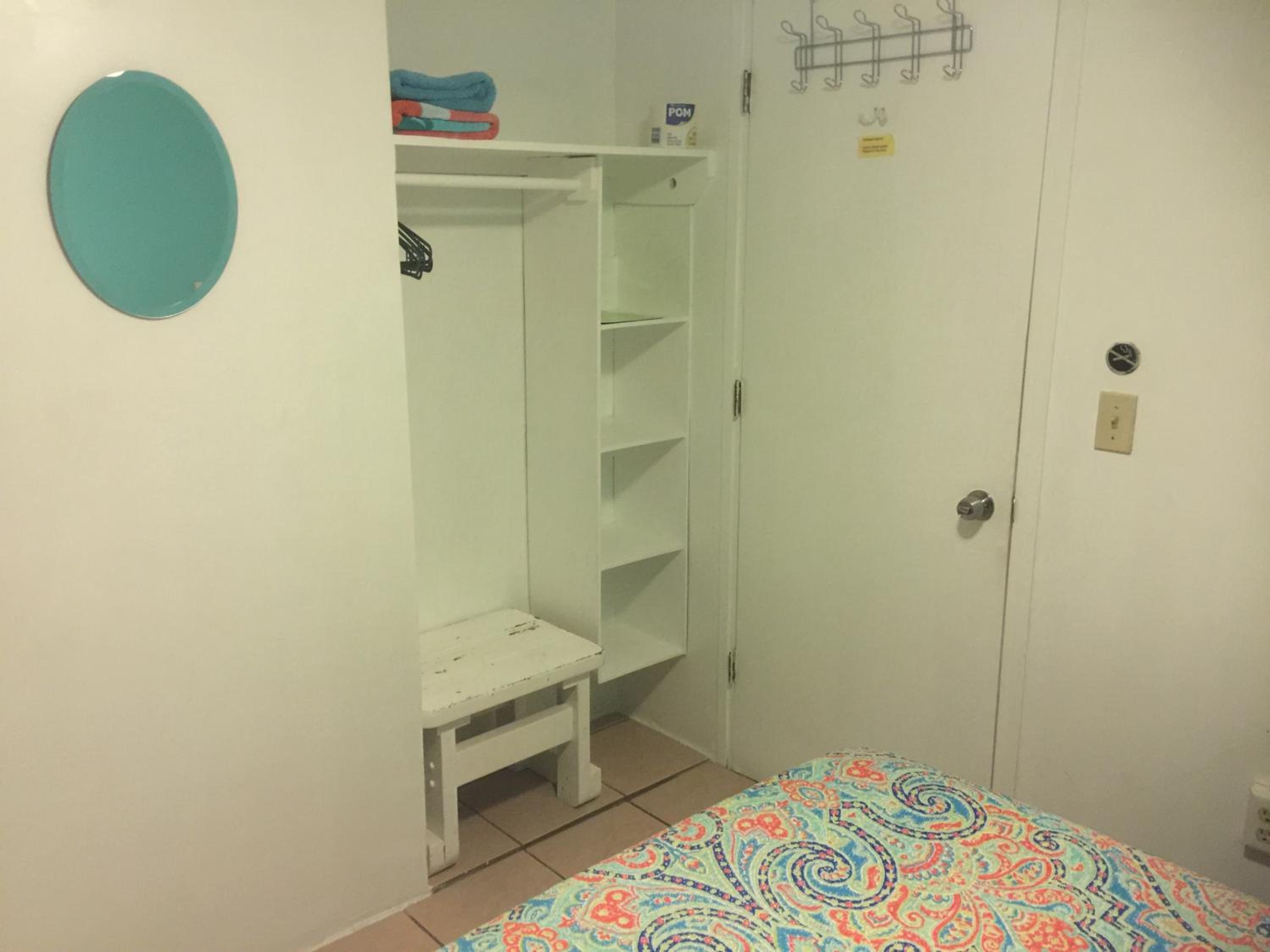 Queen Room photo 2