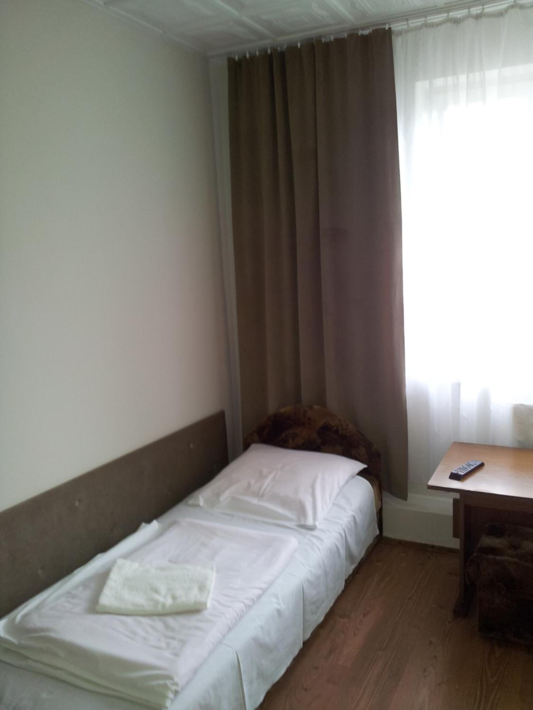 Small Twin Room - Photo 3