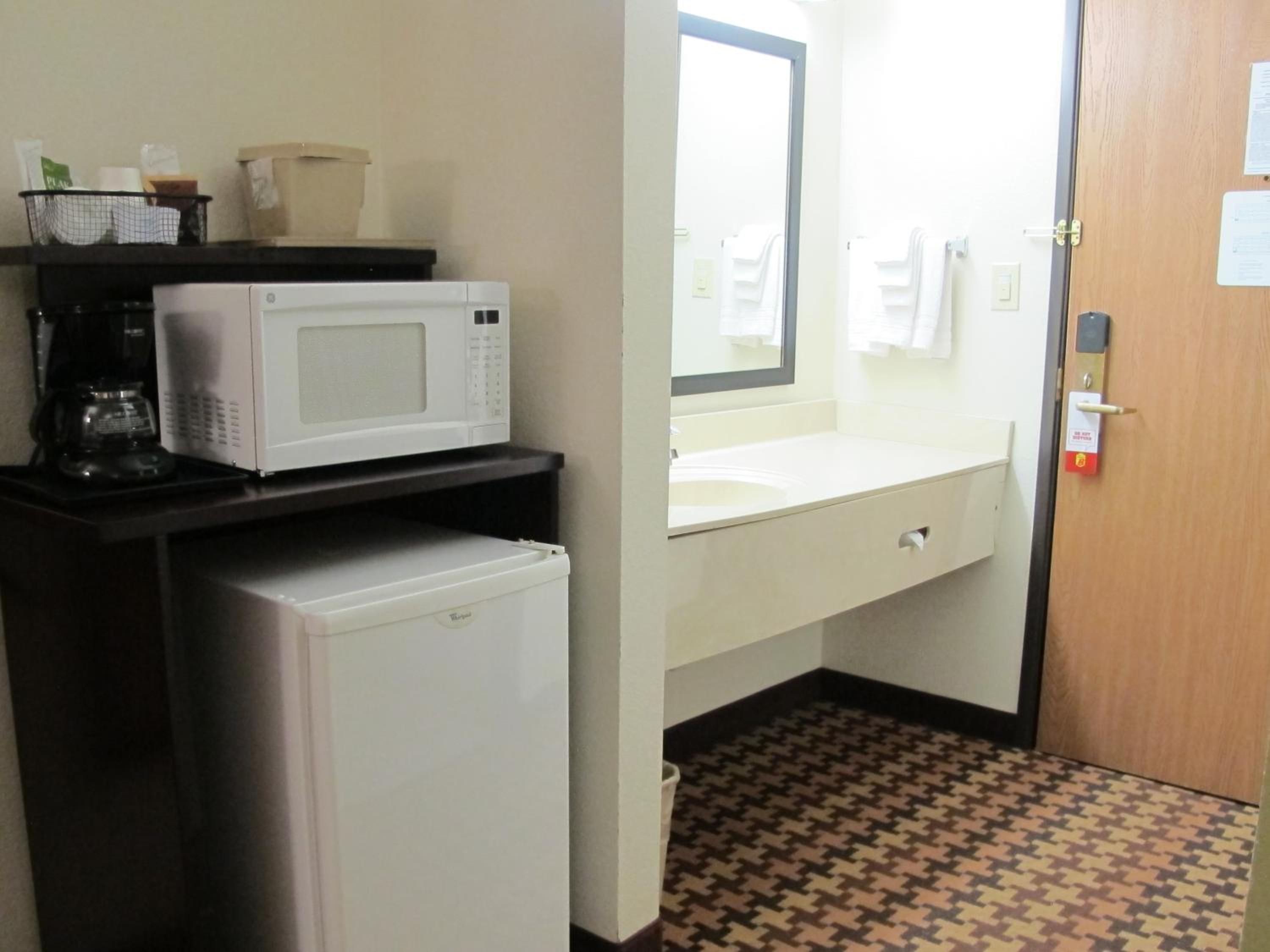 King Room - Non-Smoking photo 2
