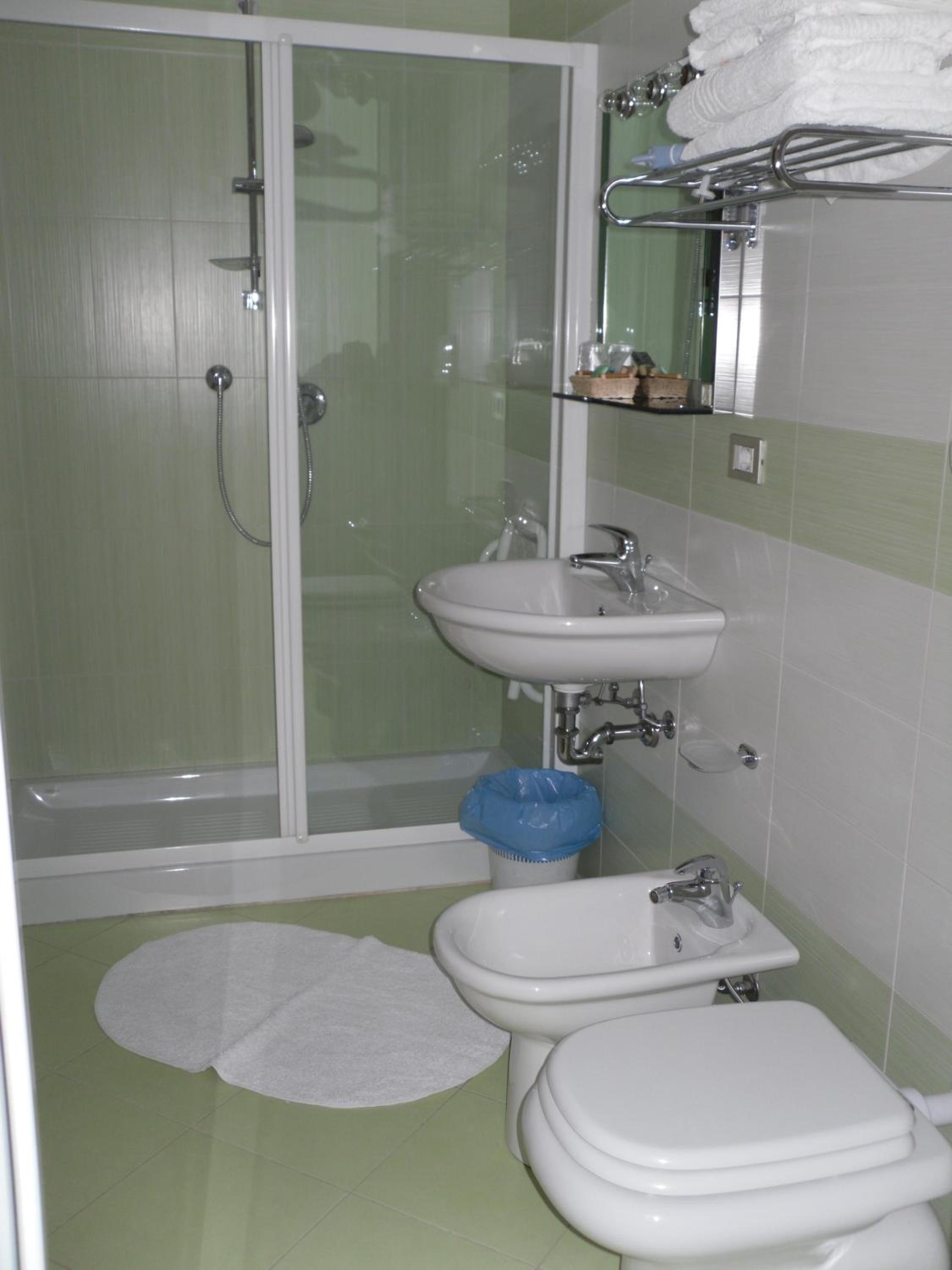 Twin Room - Photo 5