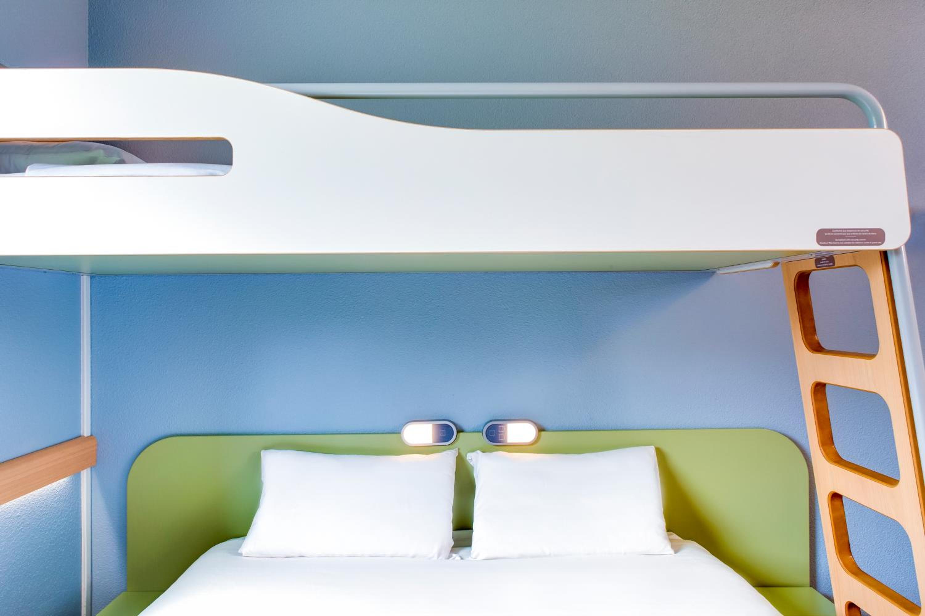 Triple Room with One Double Bed and One Bunk Bed - Photo 2