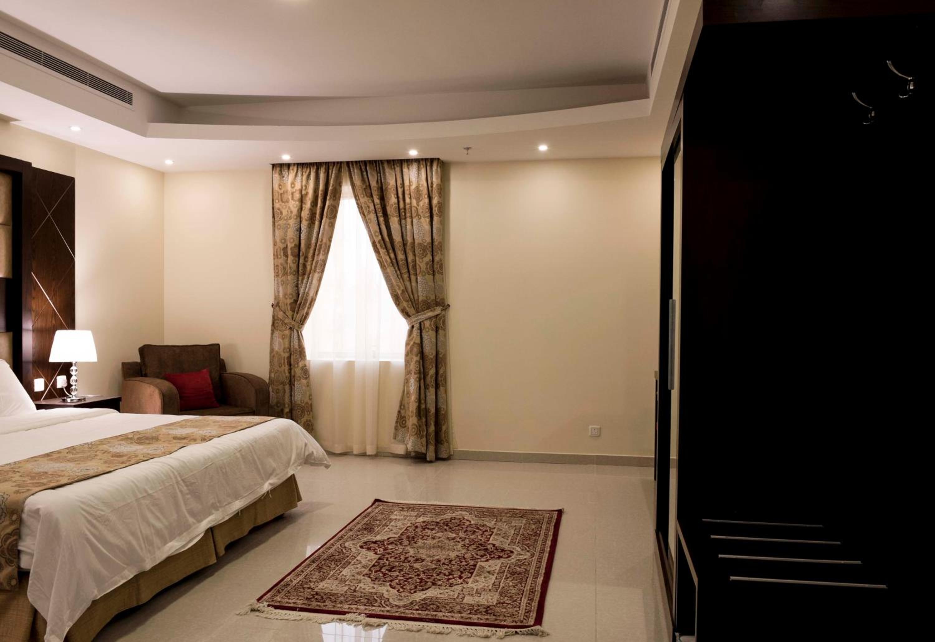 Deluxe Studio