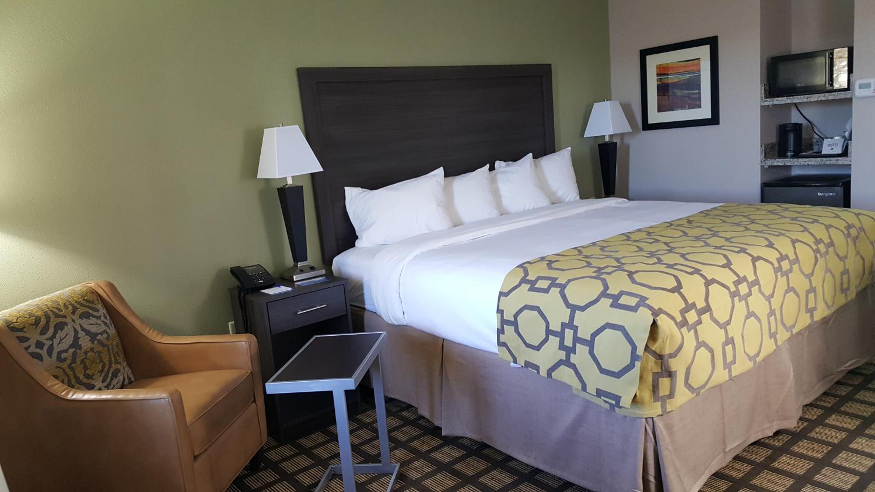 1 King Bed, Business Room, Non-Smoking - Photo 1