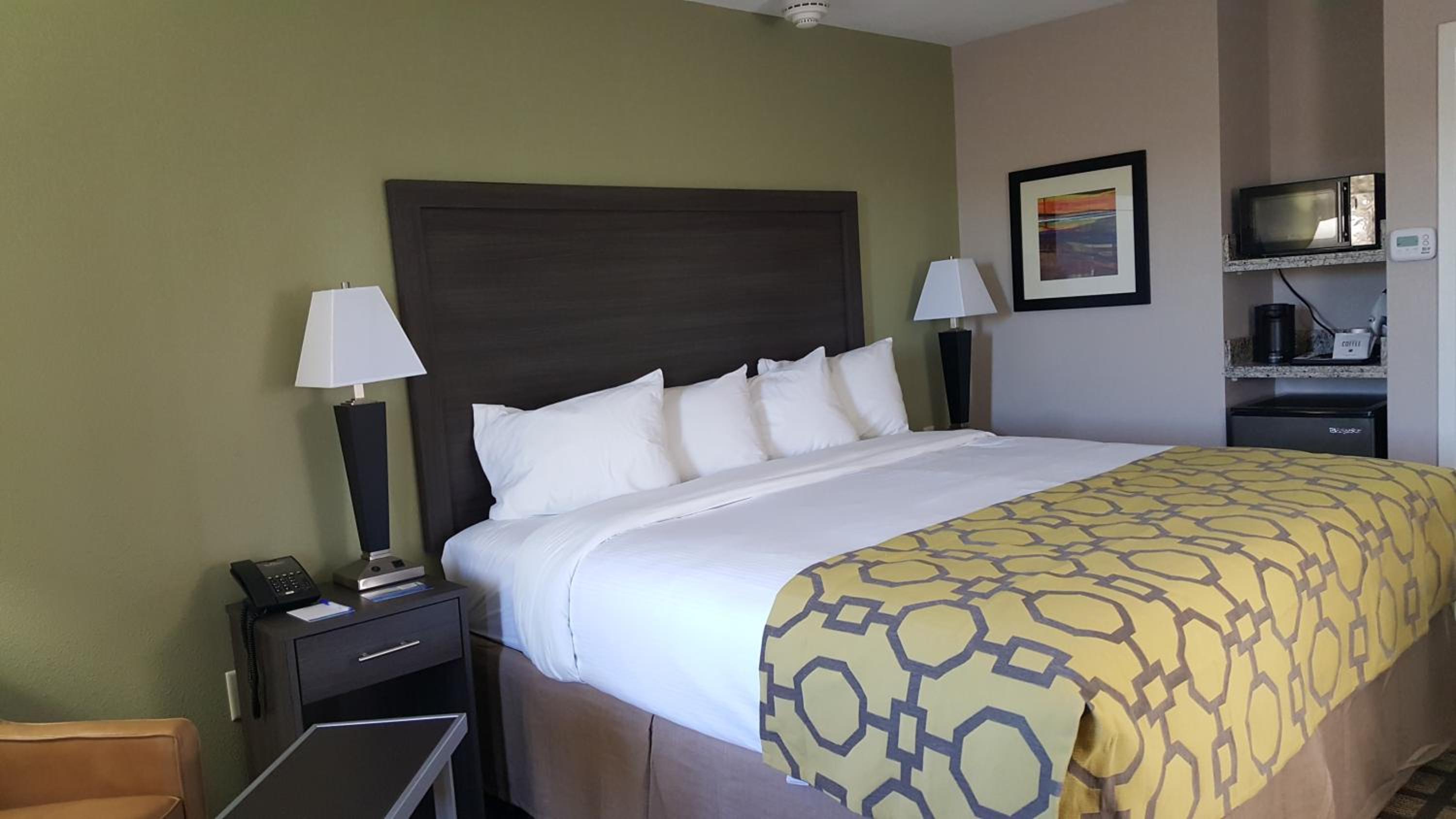 1 King Bed, Business Room, Non-Smoking - Photo 3