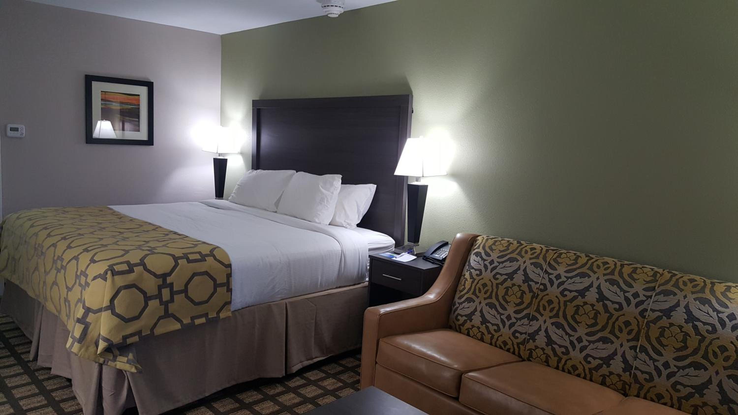King Room - Non-Smoking - Photo 6