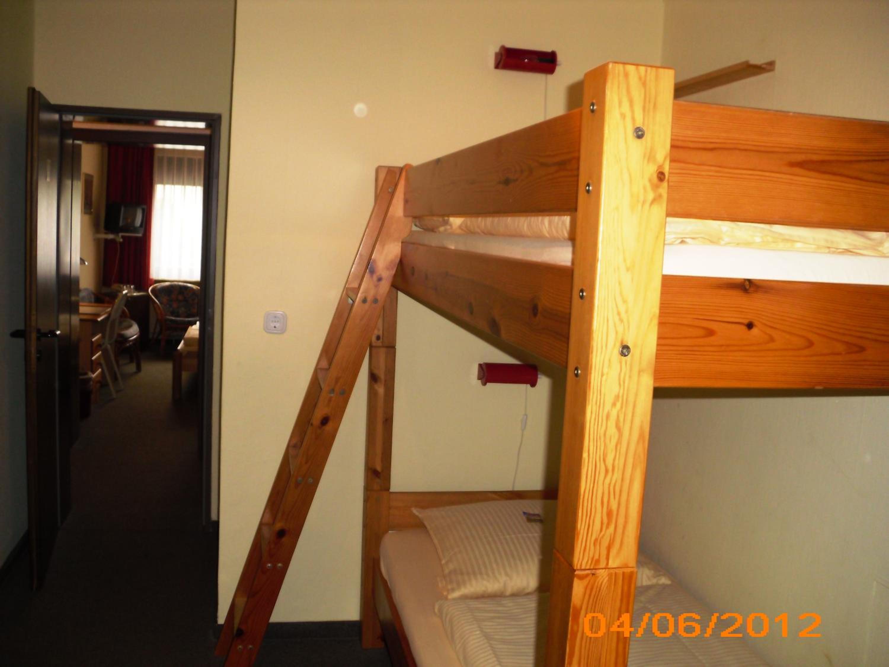 Quadruple Room - Photo 11