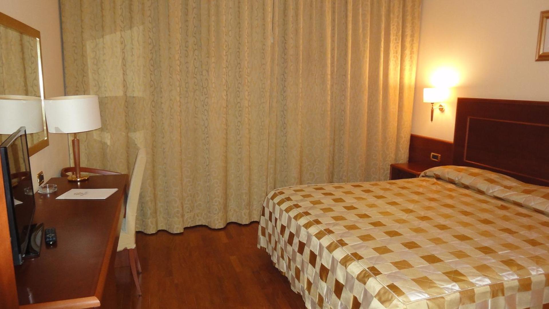 Standard Double Room - Photo 2