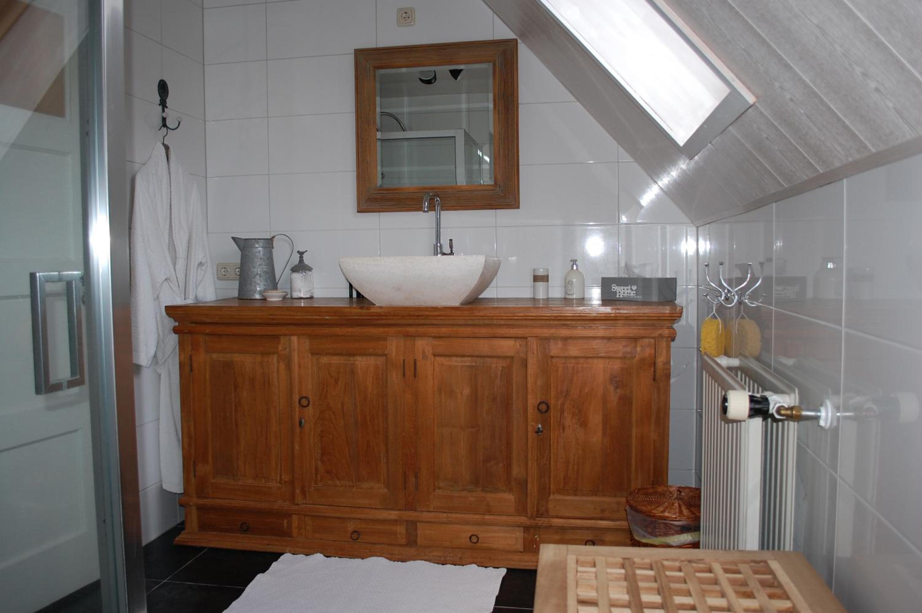 Large Double Room - Photo 11
