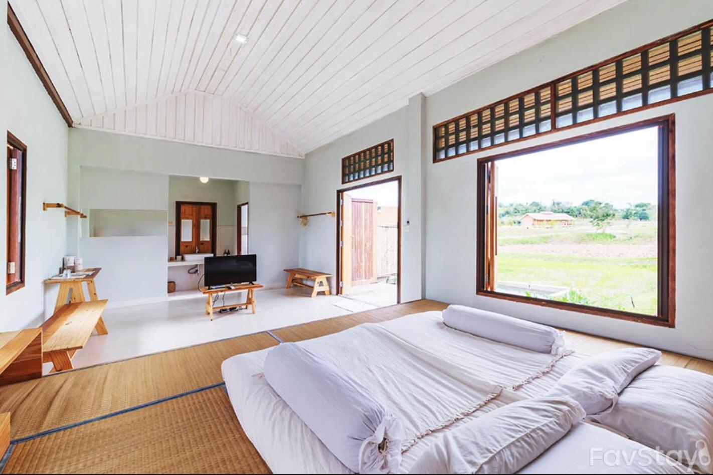 Villa - Photo 2