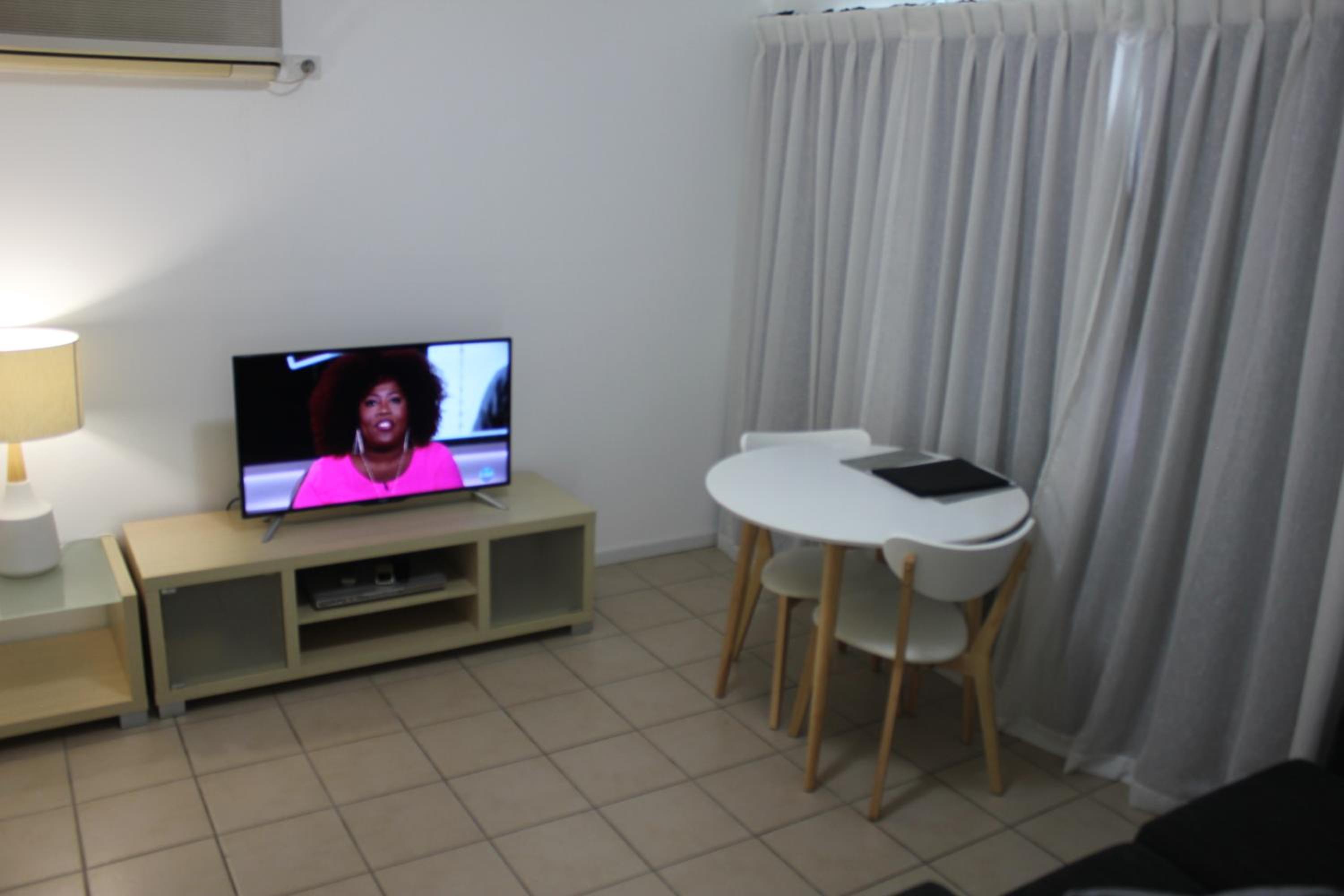 One-Bedroom Apartment - Photo 3