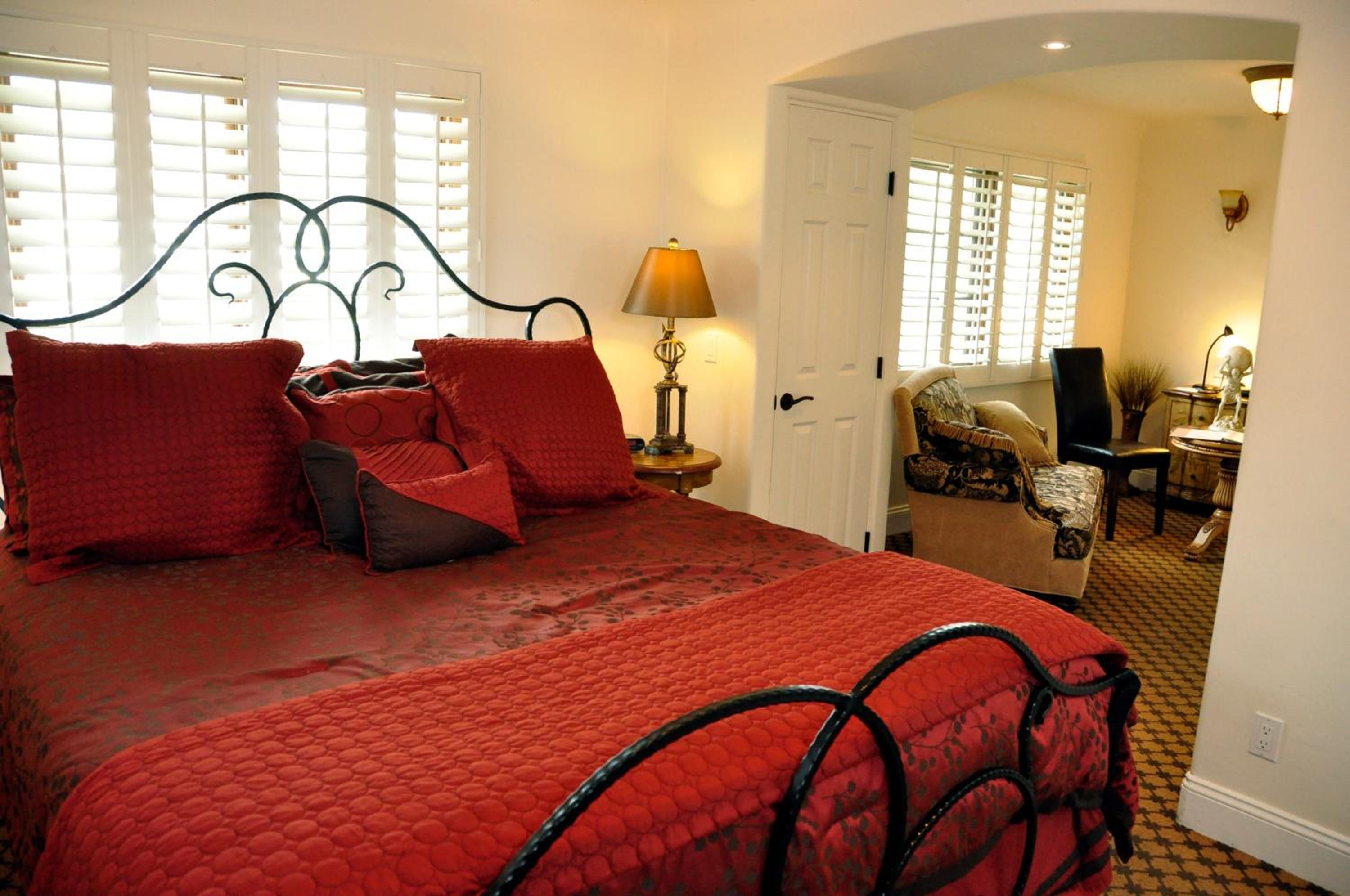 Deluxe King Studio Suite - Photo 5