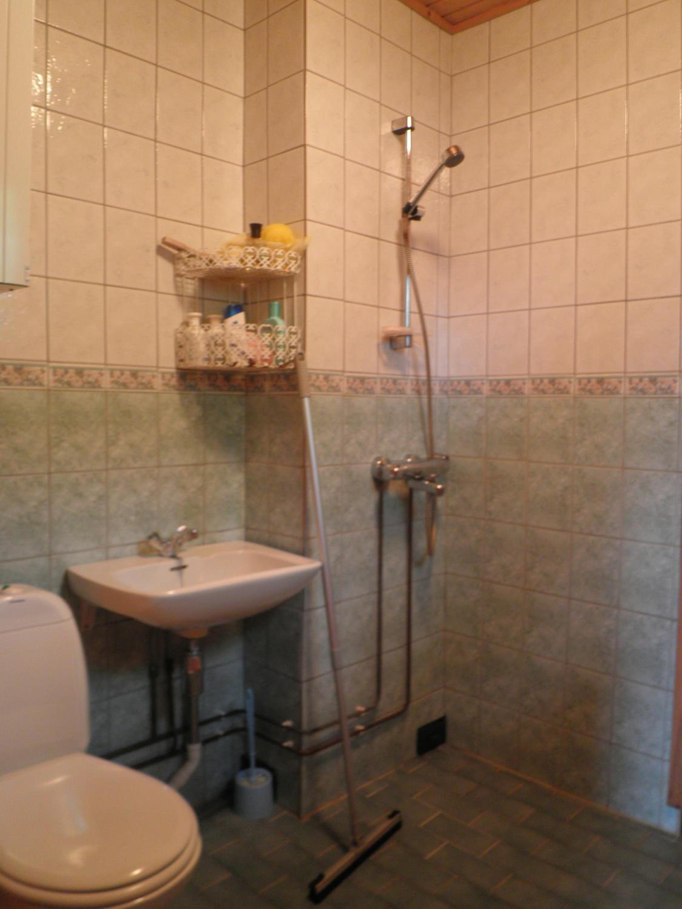 Two-Bedroom Cottage with Sauna - Photo 16