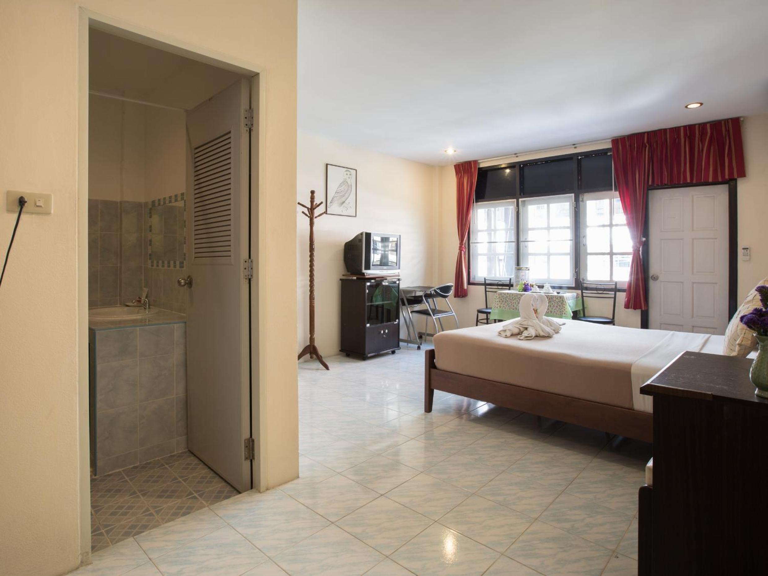 Deluxe Double Room with Balcony photo 3