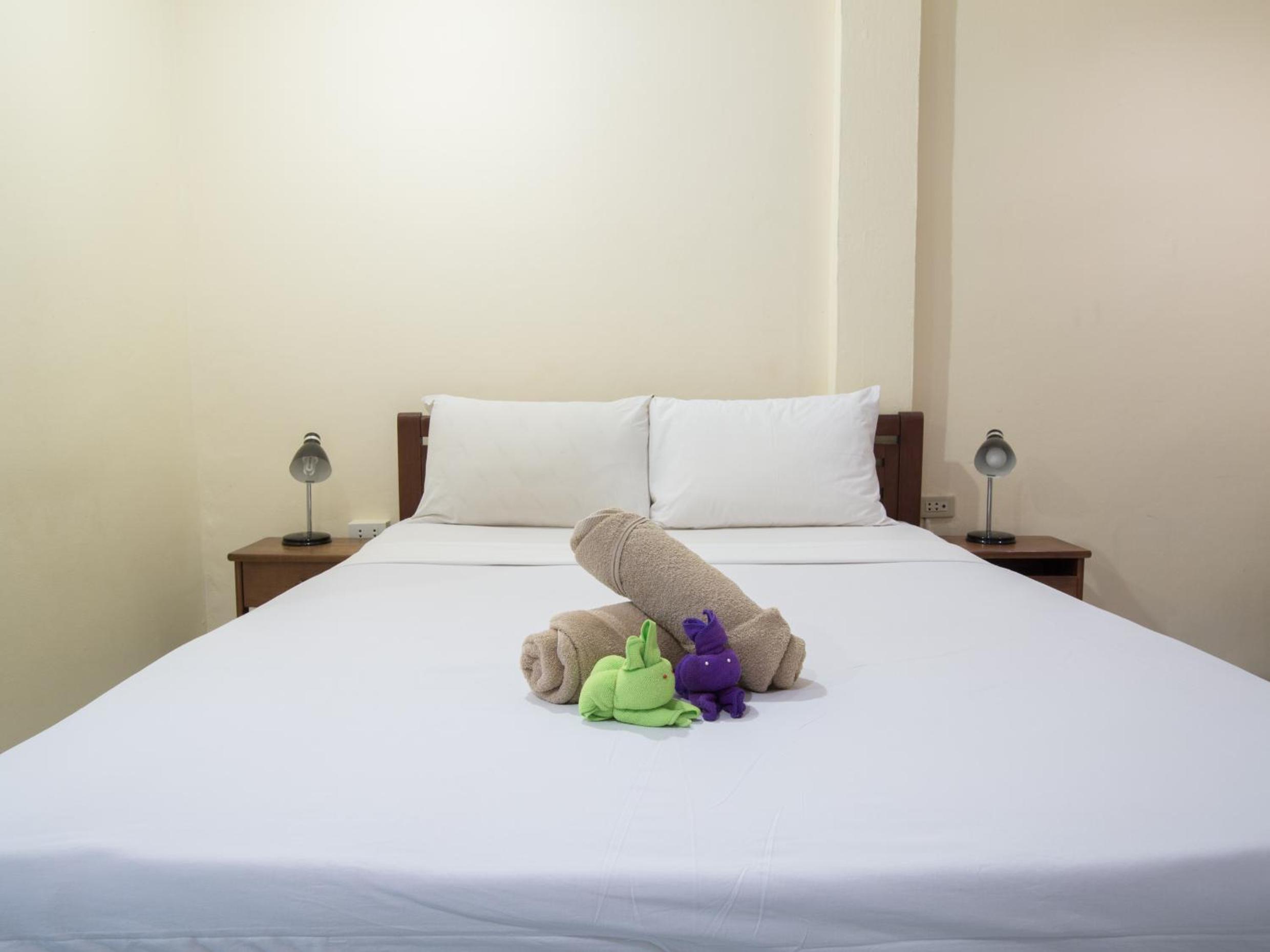 Deluxe Double Room - Photo 9