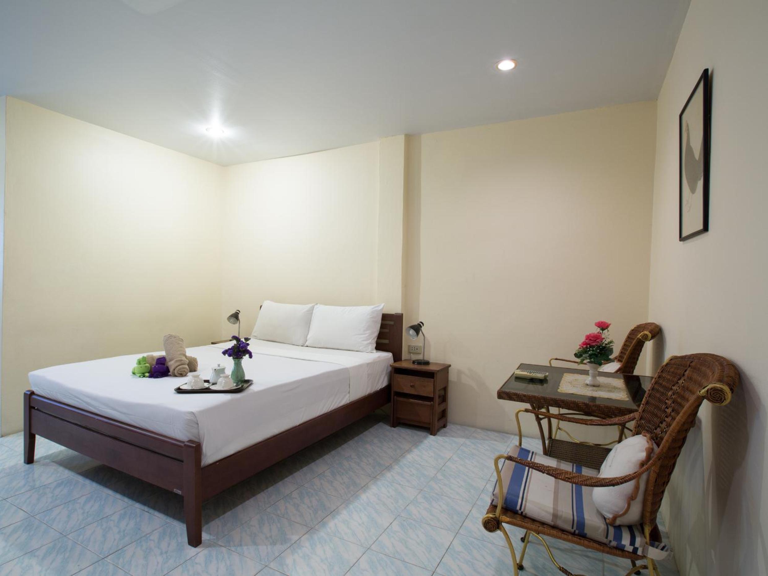 Deluxe Double Room - Photo 8