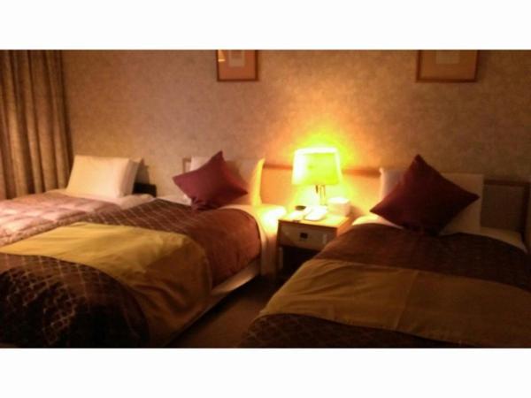 Triple Room - Non-Smoking photo 3