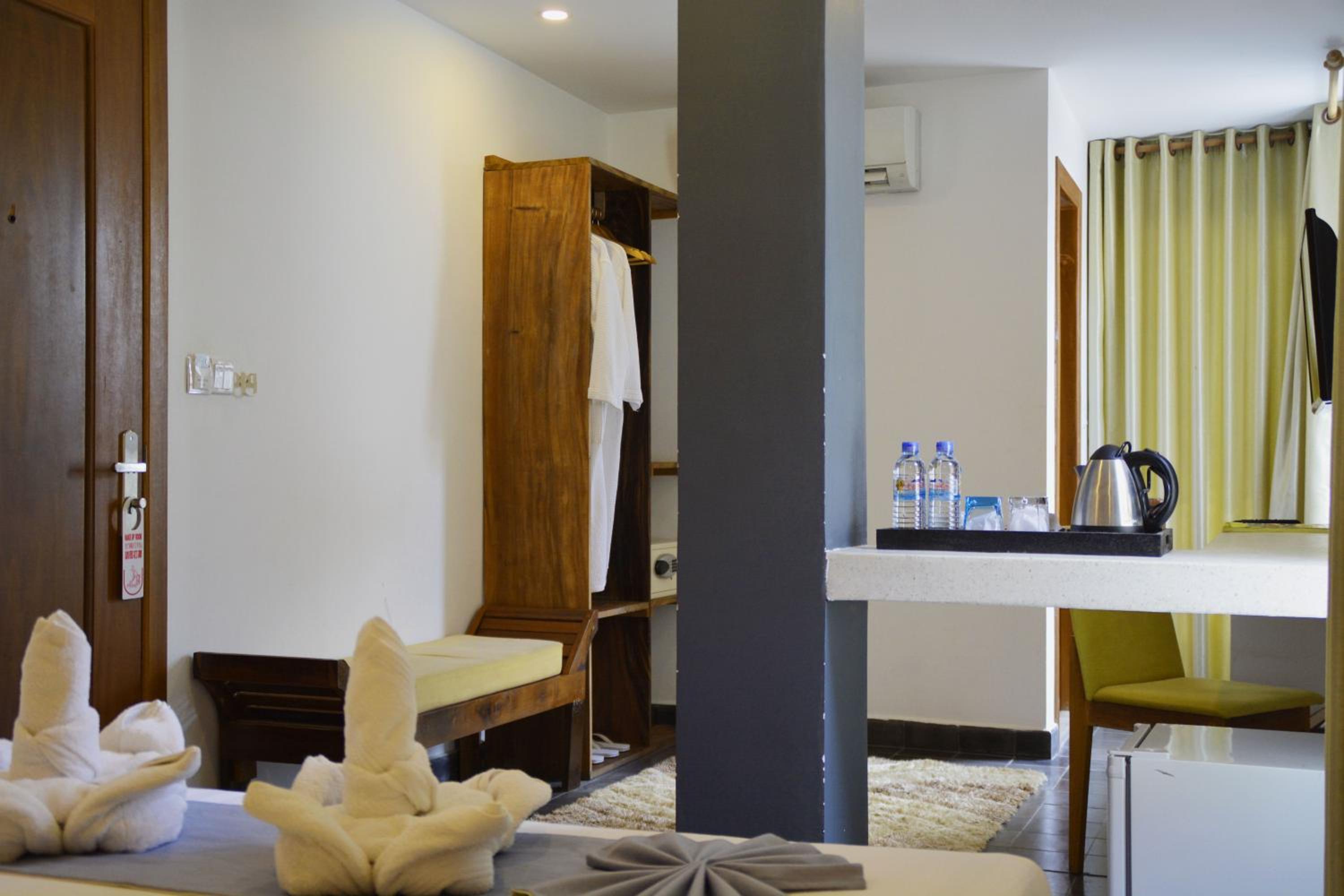 Deluxe Double Room With Balcony - Photo 18