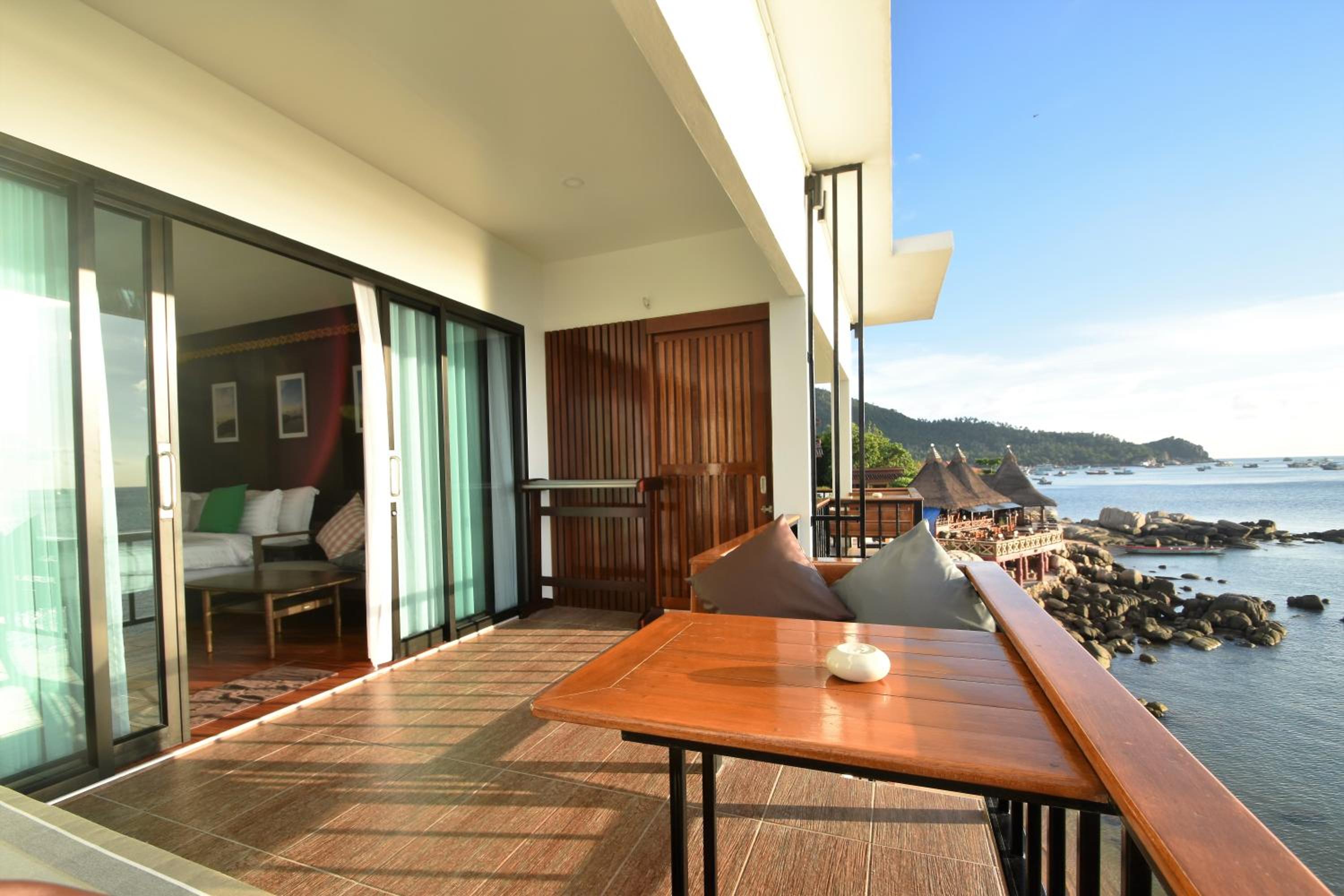 Deluxe Double or Twin Room with Sea View - Photo 16