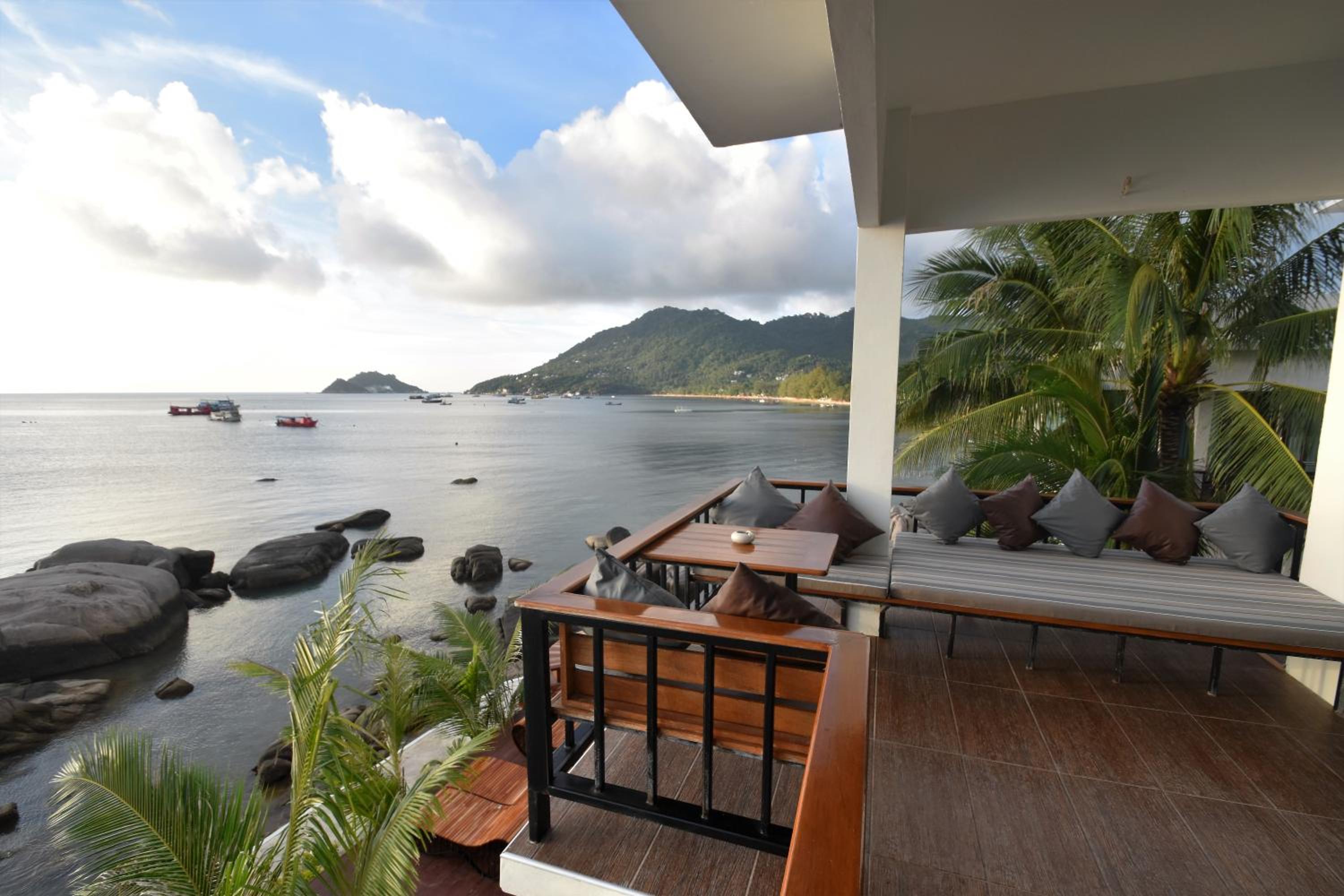 Deluxe Double or Twin Room with Sea View - Photo 17