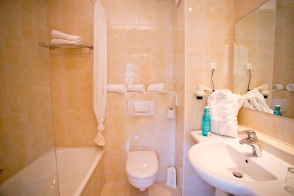 Double Room - Photo 7