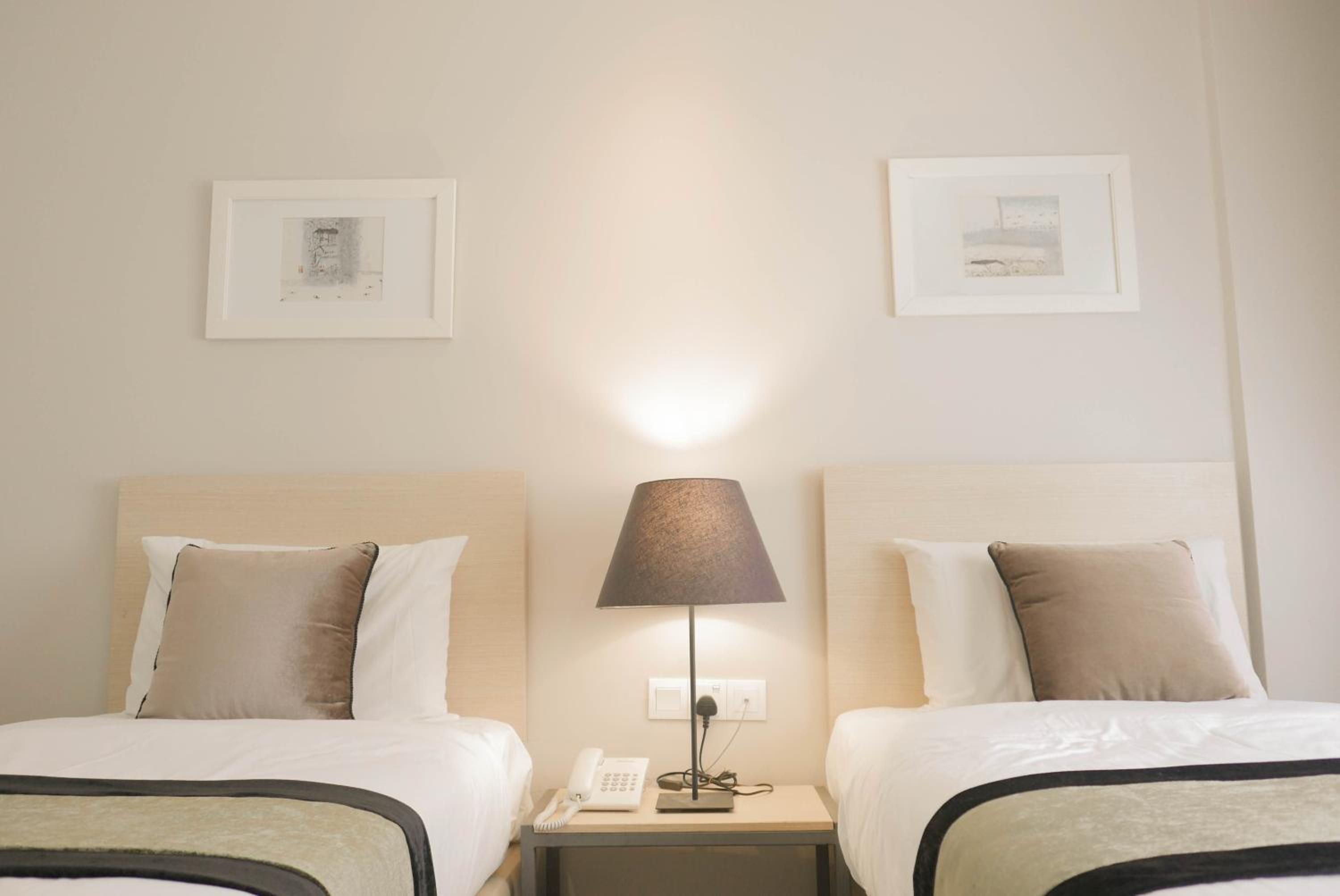 Deluxe Twin Room - Photo 11